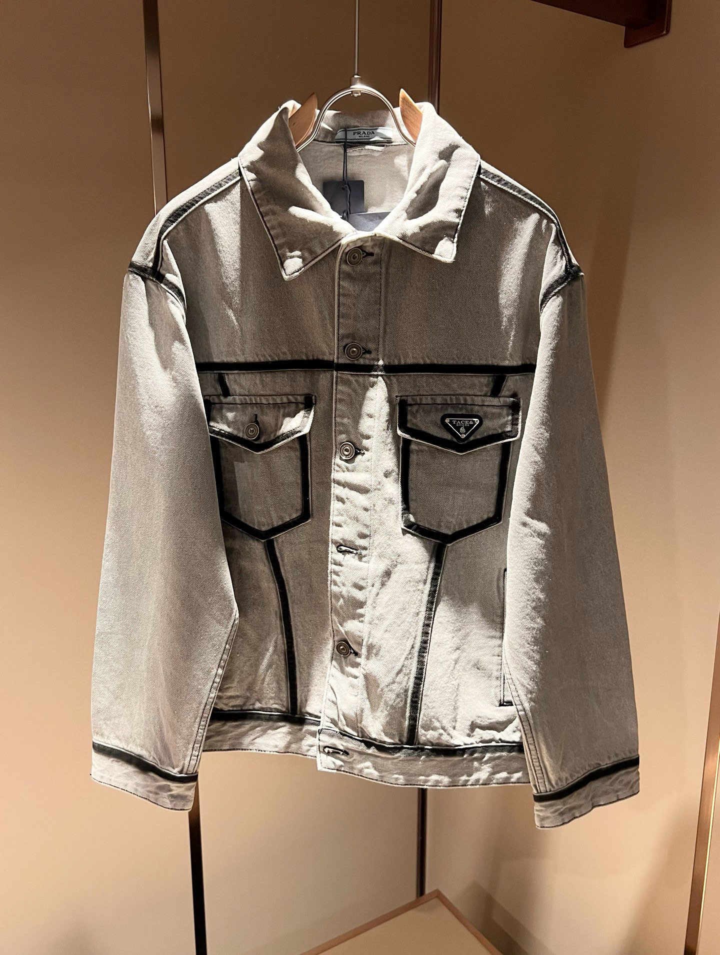 PRA*DA 普拉达 2025秋冬新款男女同款👫牛仔夹克外套，新品发售！牛仔兰高级百搭实用主义不哗众取宠