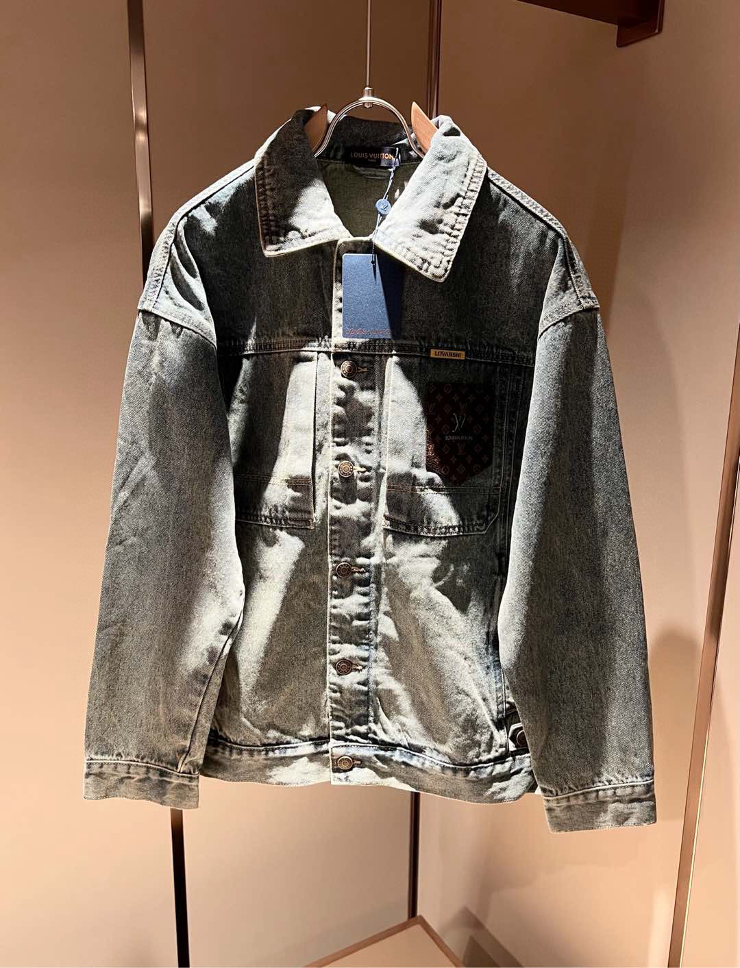 Louis Vuit*on 路易*登 2025秋冬新款轻奢男女同款👫牛仔夹克外套，路易家族的新高端，细节