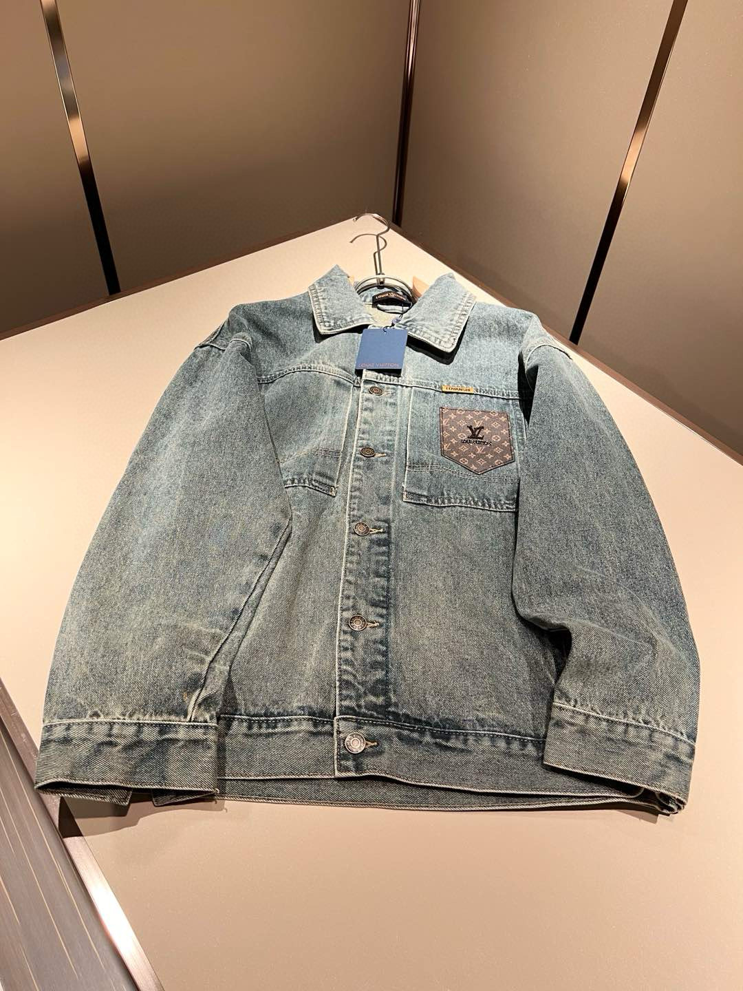 Louis Vuit*on 路易*登 2025秋冬新款轻奢男女同款👫牛仔夹克外套，路易家族的新高端，细节