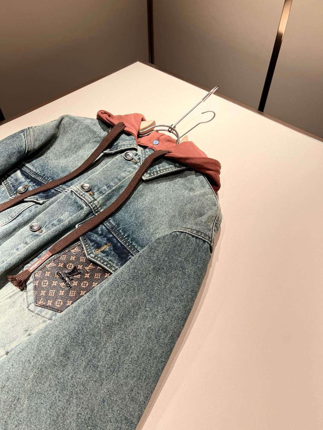 Louis Vuit*on 路易*登 2025秋冬新款轻奢男女同款👫牛仔夹克外套，路易家族的新高端，细节