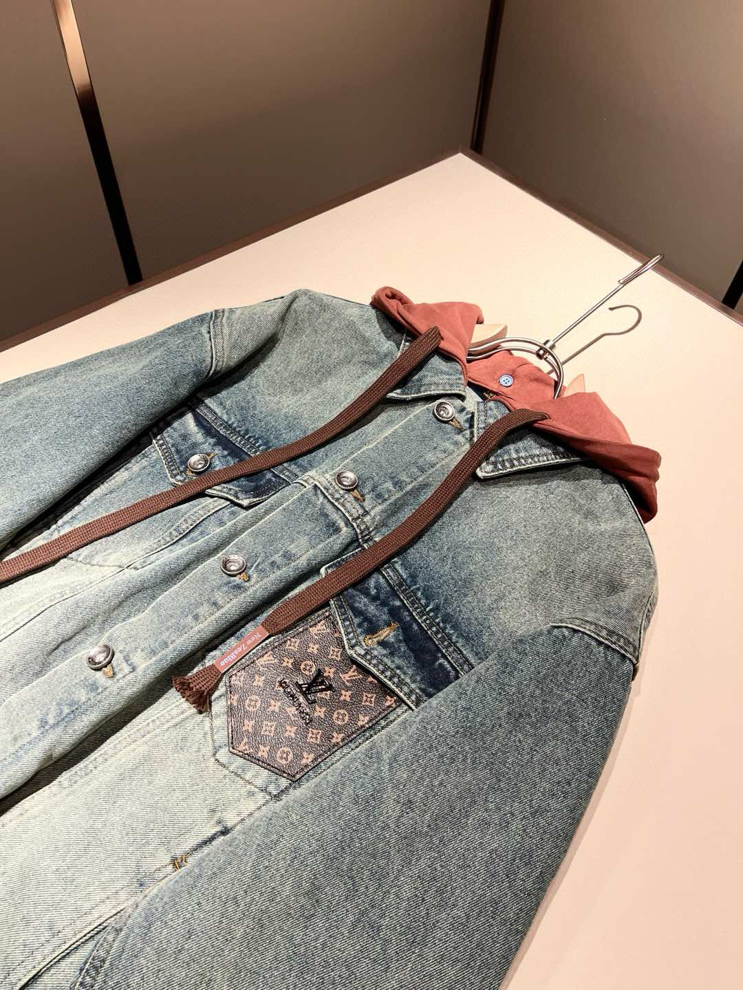 Louis Vuit*on 路易*登 2025秋冬新款轻奢男女同款👫牛仔夹克外套，路易家族的新高端，细节