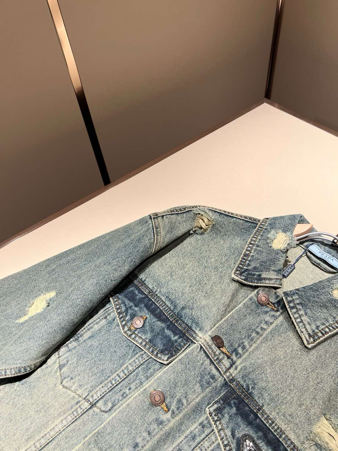 PRA*DA 普拉达 2025秋冬新款男女同款👫牛仔夹克外套，新品发售！牛仔兰高级百搭实用主义不哗众取宠