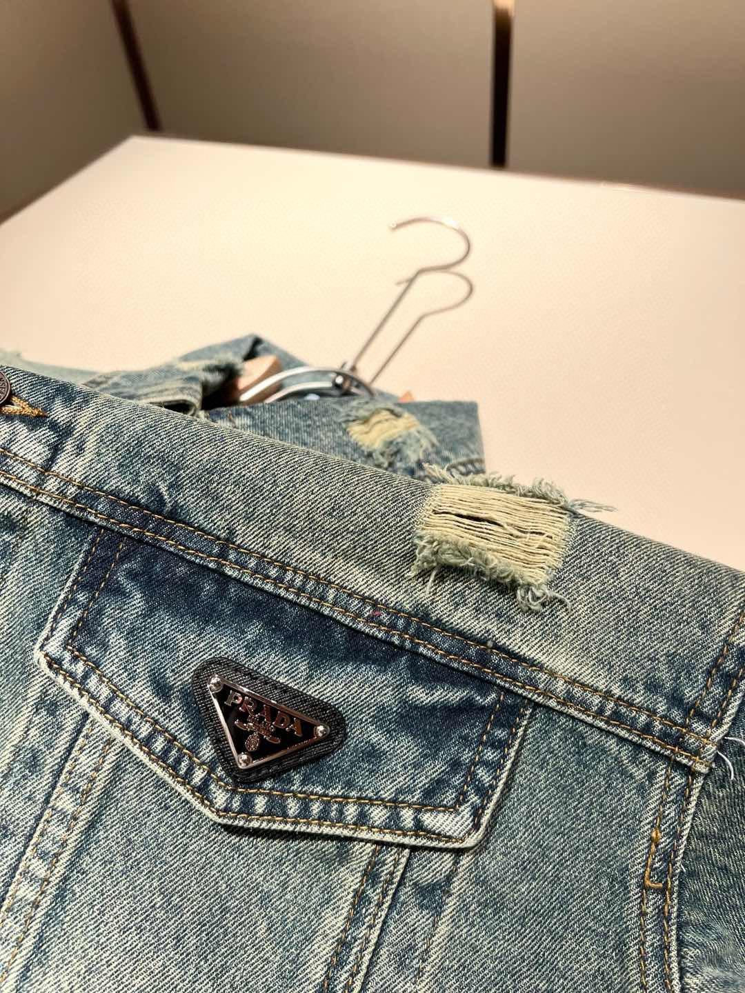 PRA*DA 普拉达 2025秋冬新款男女同款👫牛仔夹克外套，新品发售！牛仔兰高级百搭实用主义不哗众取宠