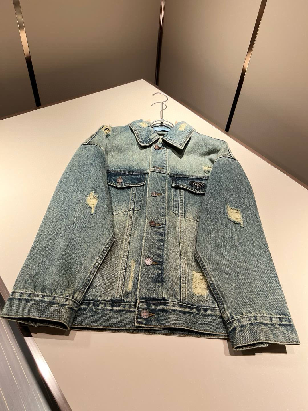 PRA*DA 普拉达 2025秋冬新款男女同款👫牛仔夹克外套，新品发售！牛仔兰高级百搭实用主义不哗众取宠