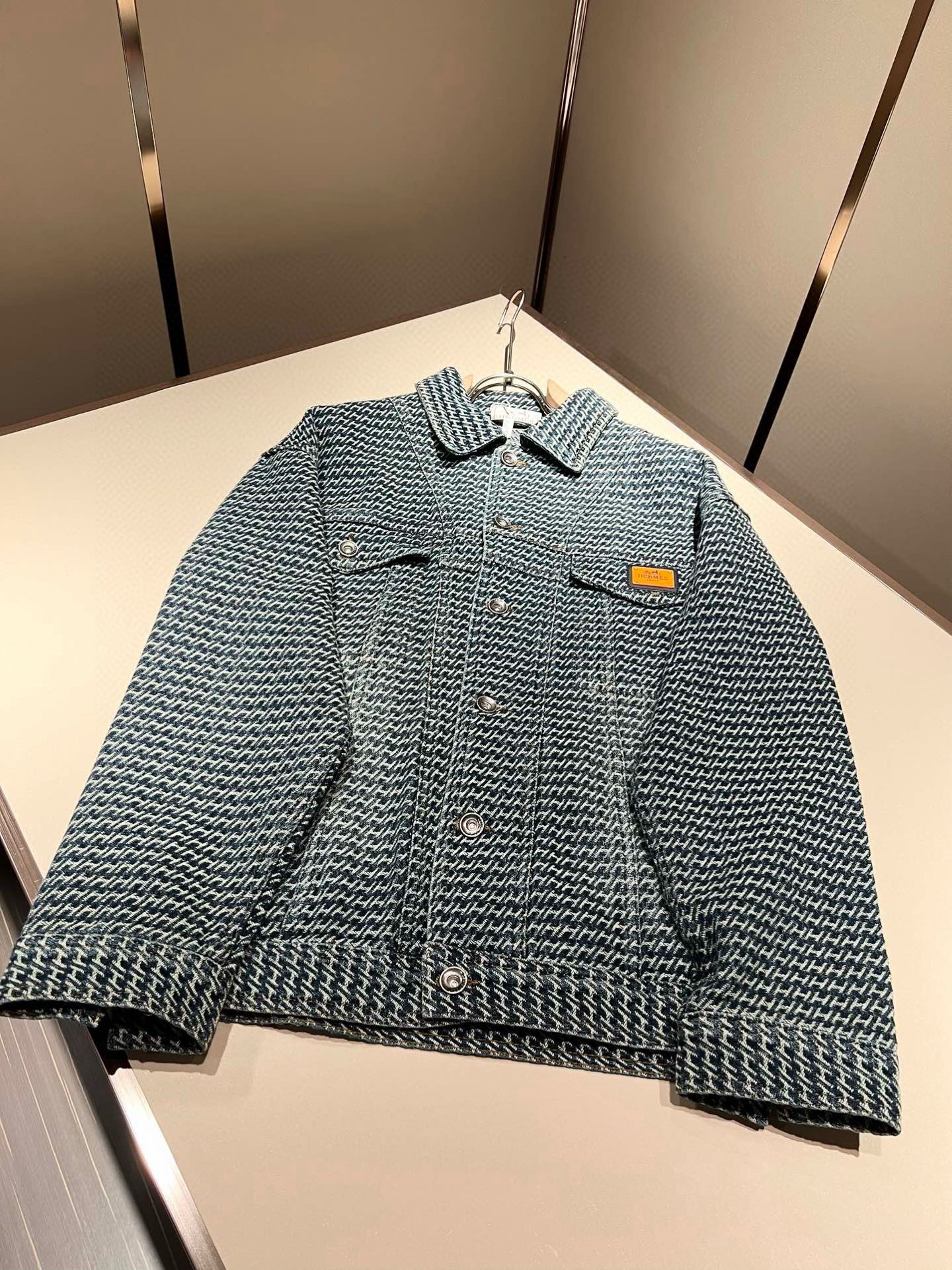 Her*mes爱*仕2025秋冬新款牛仔夹克外套，全新升级百搭基础款，低调奢华，品格之选！甄选优质牛仔面