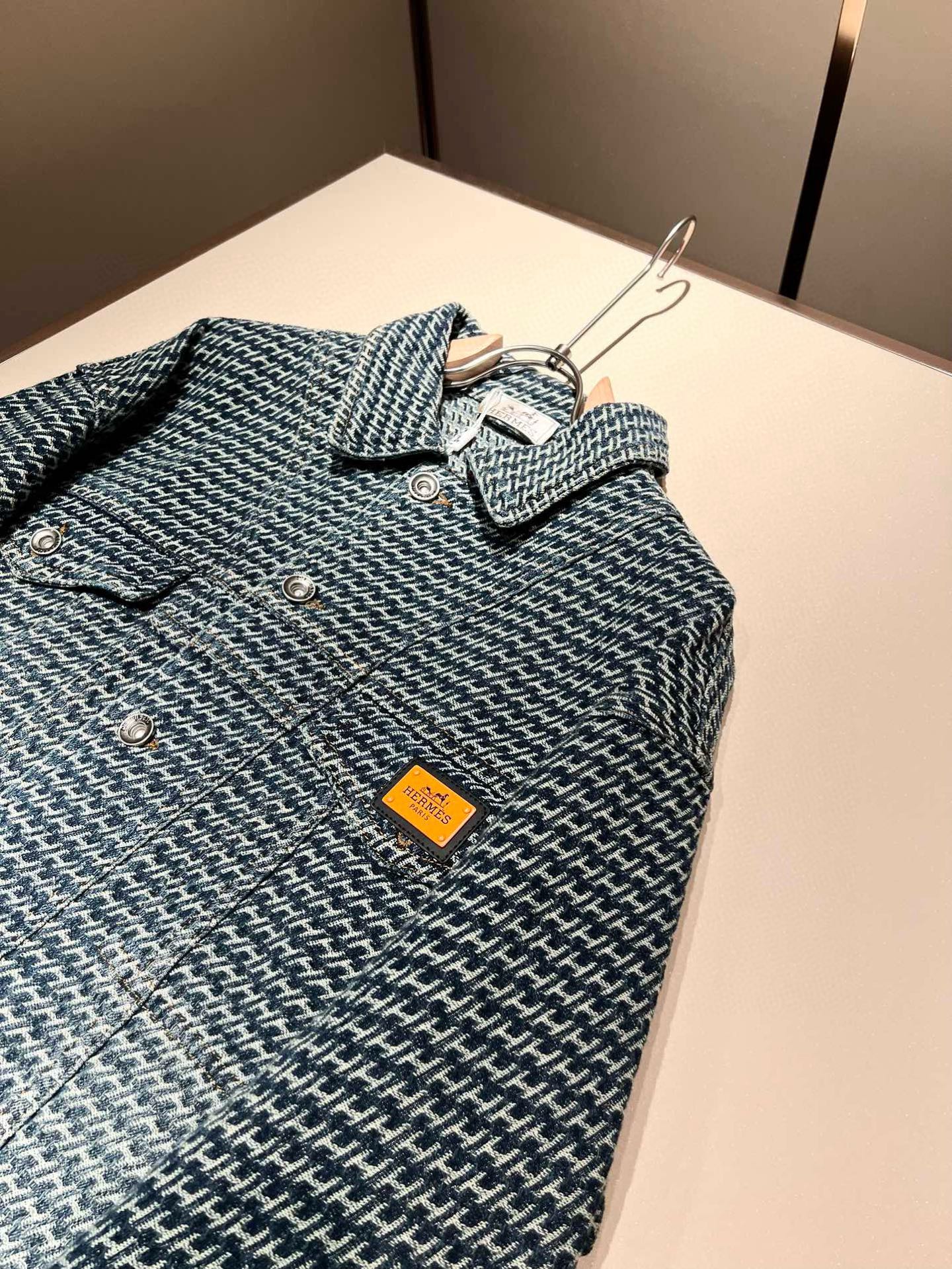 Her*mes爱*仕2025秋冬新款牛仔夹克外套，全新升级百搭基础款，低调奢华，品格之选！甄选优质牛仔面