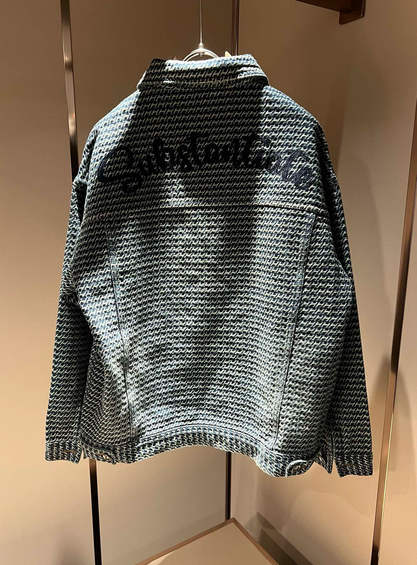 Her*mes爱*仕2025秋冬新款牛仔夹克外套，全新升级百搭基础款，低调奢华，品格之选！甄选优质牛仔面