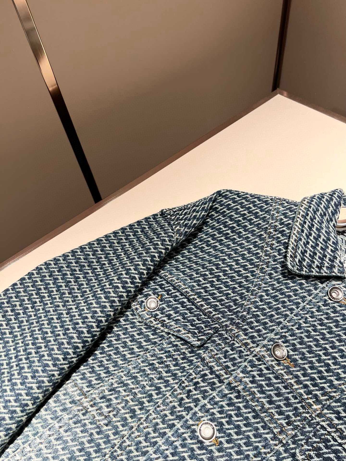 Her*mes爱*仕2025秋冬新款牛仔夹克外套，全新升级百搭基础款，低调奢华，品格之选！甄选优质牛仔面