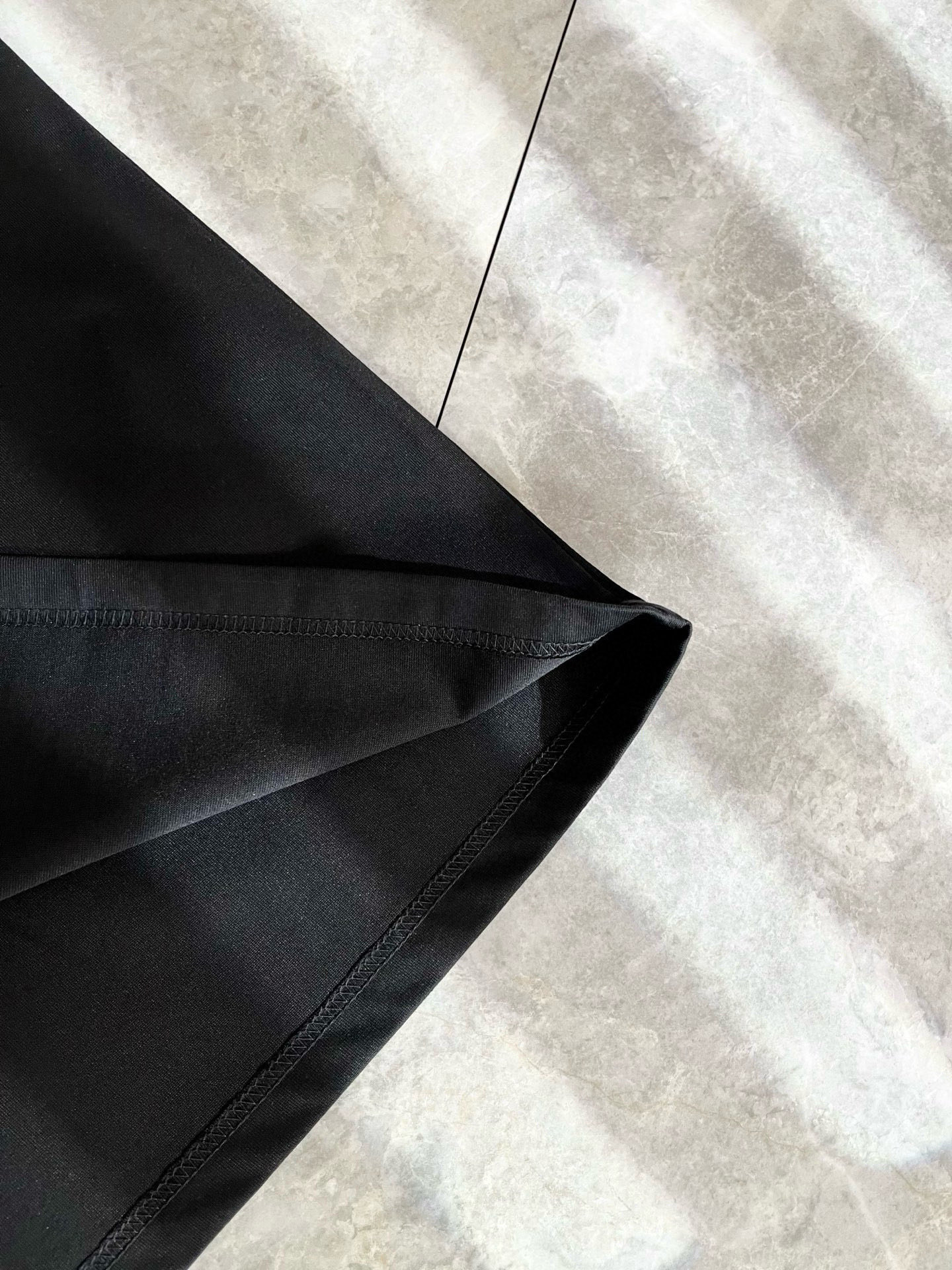 PRAD*A普*达2025春夏新款男女同款👫短袖T恤，最新款全网独家首上！！~既经典有时尚百搭，谁不爱啊