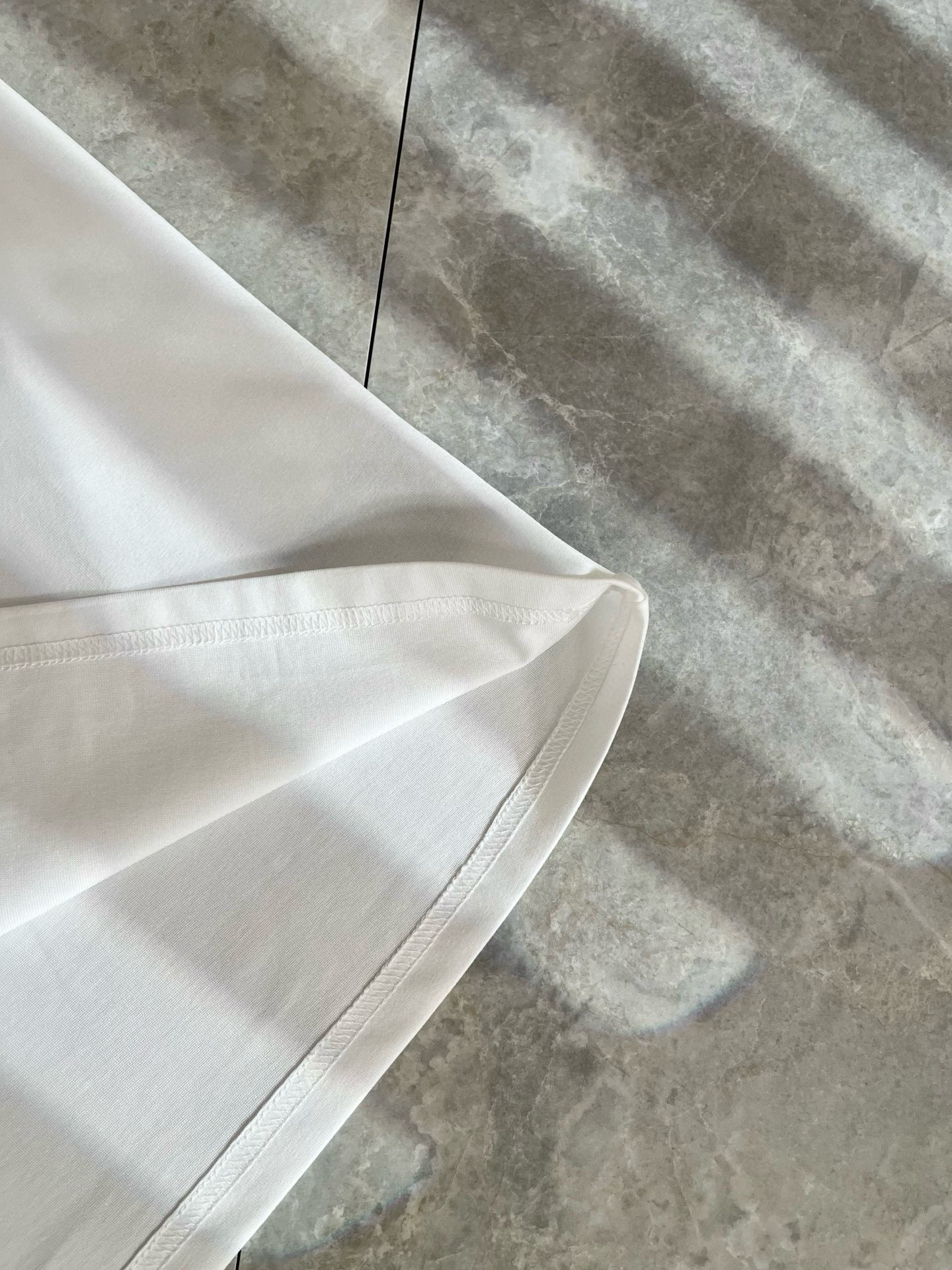 PRAD*A普*达2025春夏新款男女同款👫短袖T恤，最新款全网独家首上！！~既经典有时尚百搭，谁不爱啊