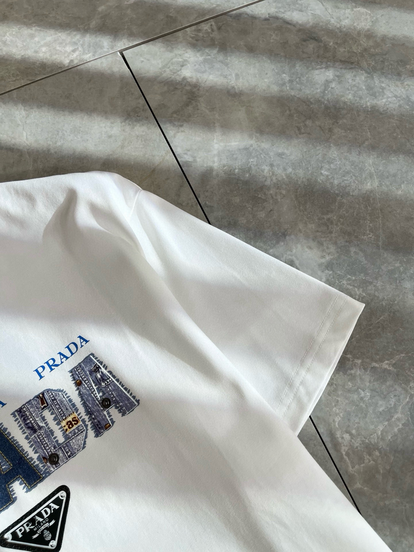 PRAD*A普*达2025春夏新款男女同款👫短袖T恤，最新款全网独家首上！！~既经典有时尚百搭，谁不爱啊