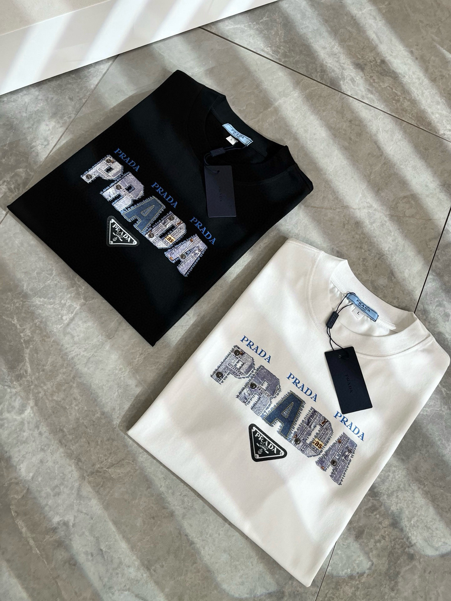 PRAD*A普*达2025春夏新款男女同款👫短袖T恤，最新款全网独家首上！！~既经典有时尚百搭，谁不爱啊