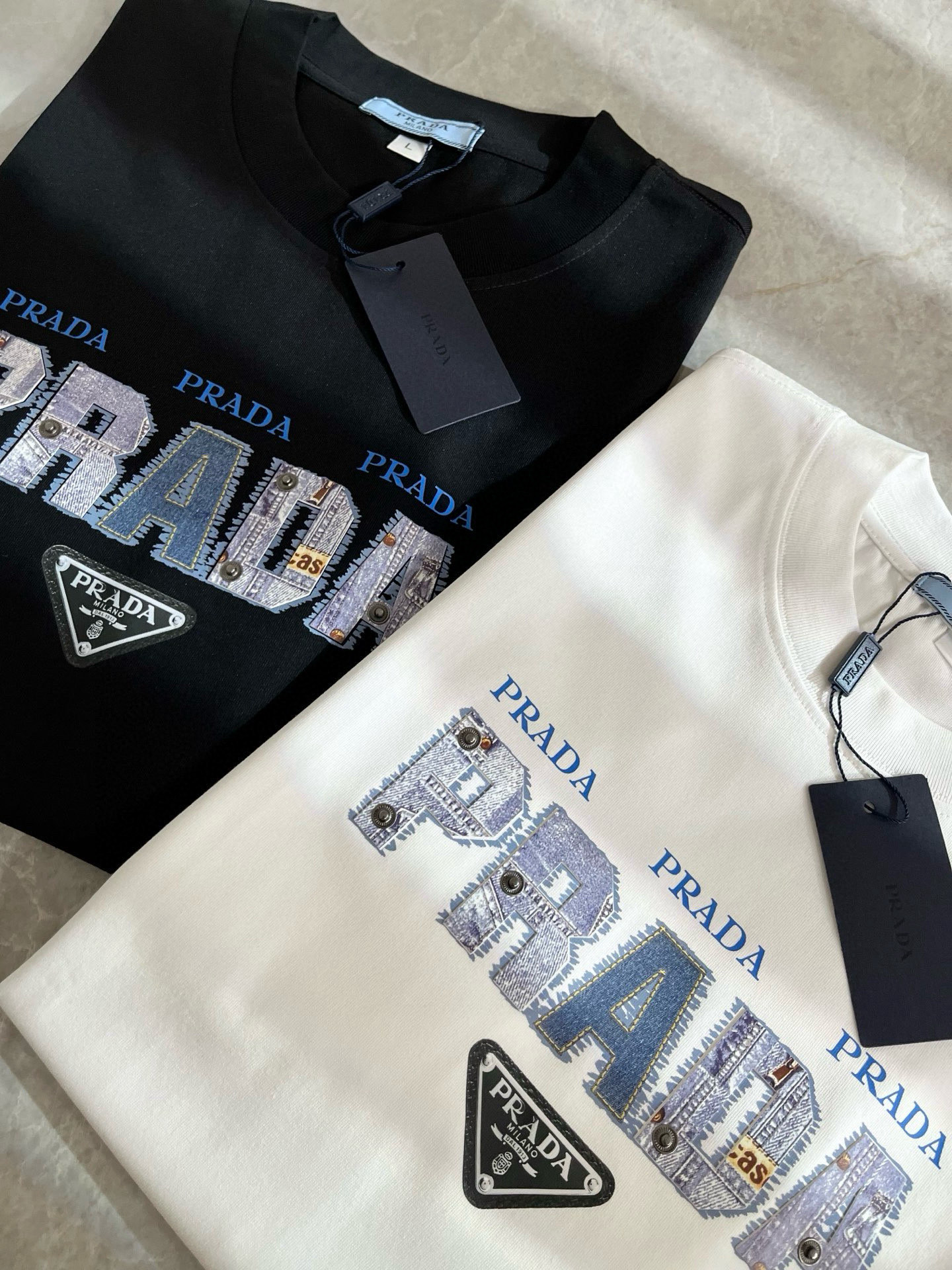 PRAD*A普*达2025春夏新款男女同款👫短袖T恤，最新款全网独家首上！！~既经典有时尚百搭，谁不爱啊