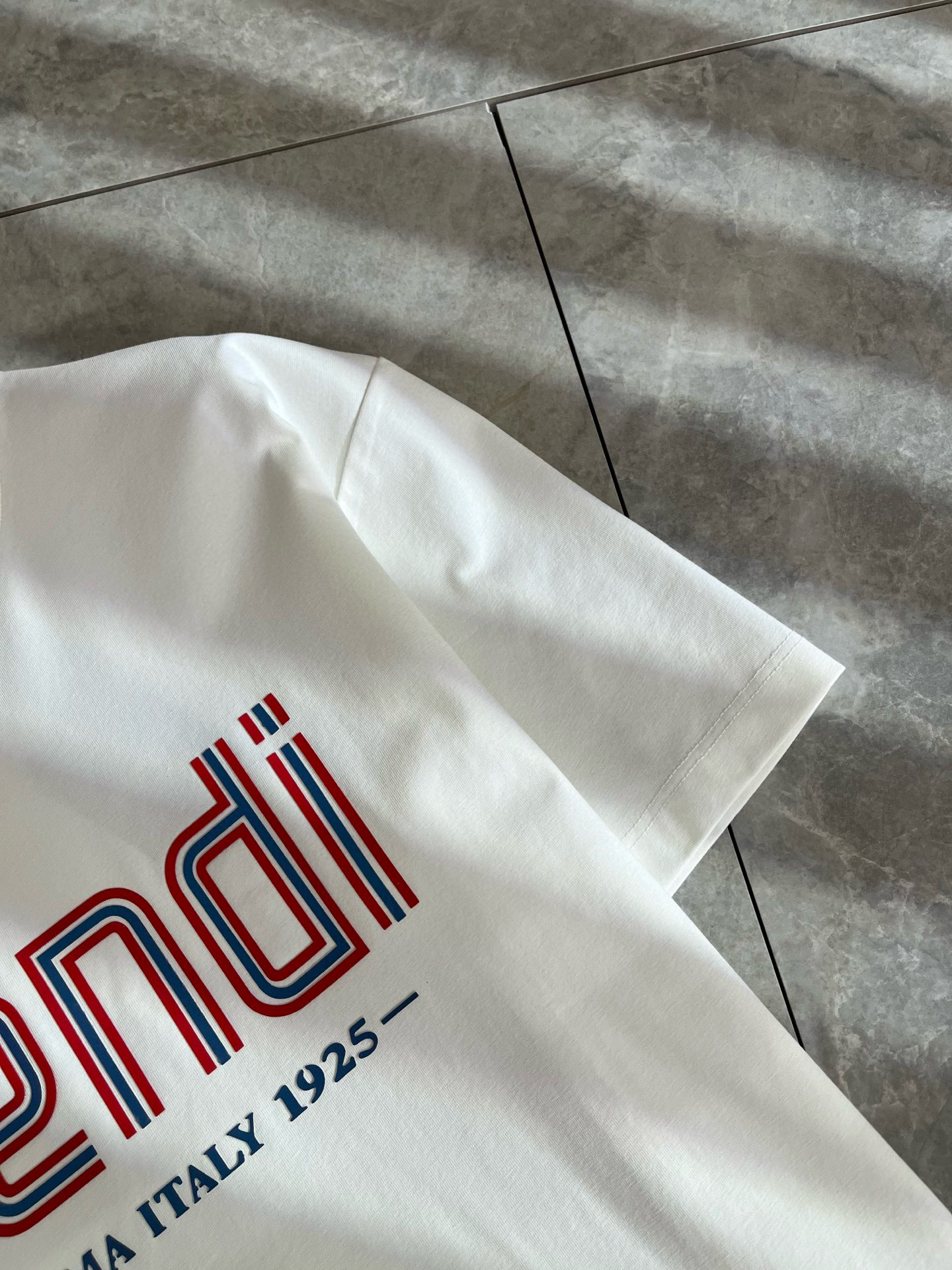 FEN*I 芬*迪2025春夏新款FD家族FF男女同款👫短袖T恤，男女同款👫百搭极简短袖。意大利原厂订单