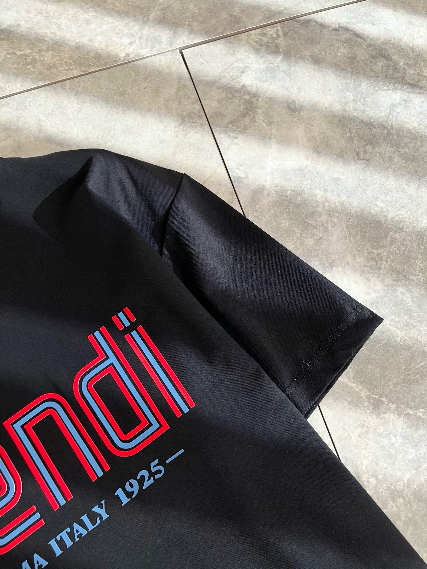 FEN*I 芬*迪2025春夏新款FD家族FF男女同款👫短袖T恤，男女同款👫百搭极简短袖。意大利原厂订单