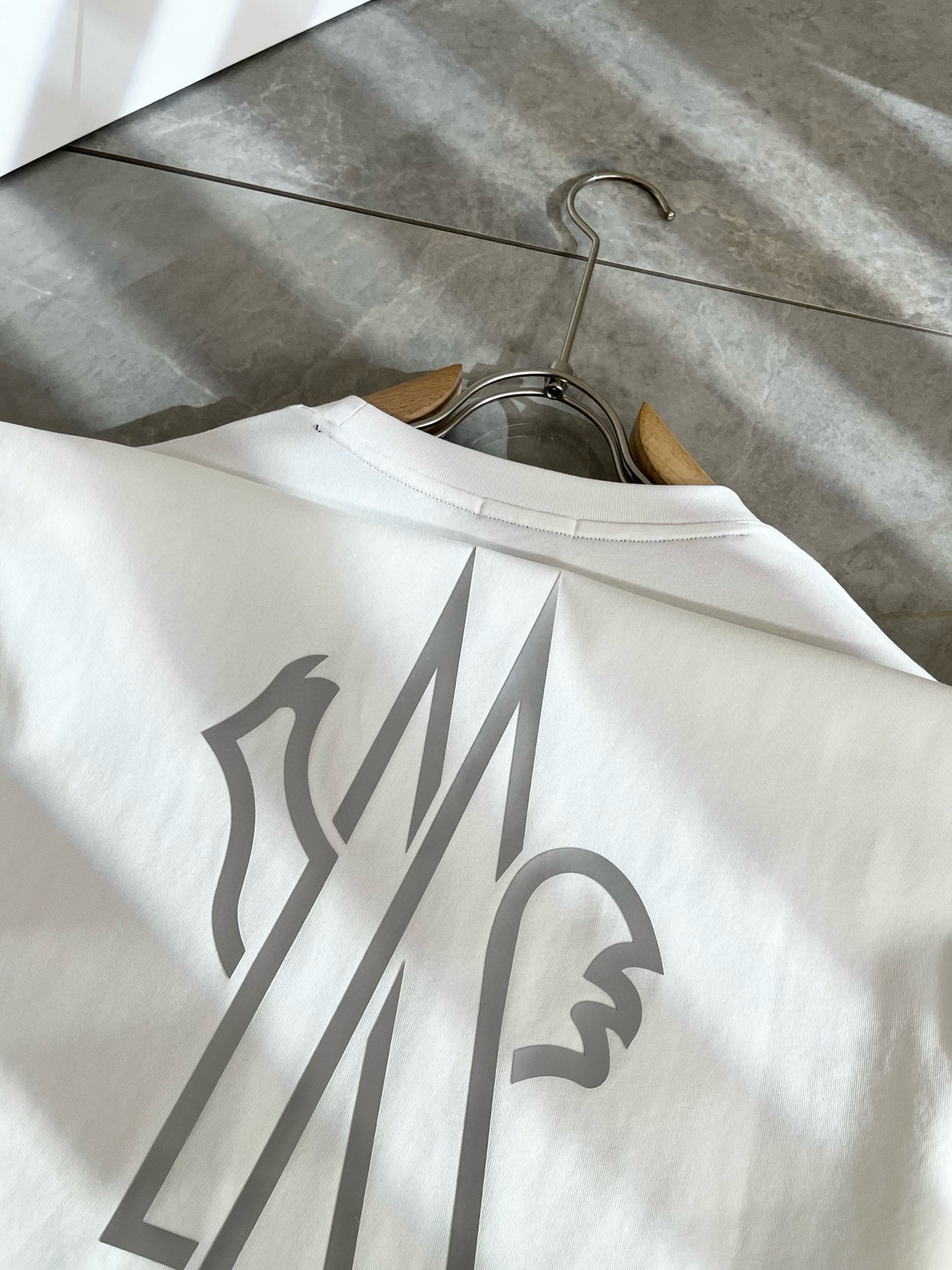 Moncler蒙家 2025春夏最新男女同款👫贸易订单短袖T恤，全品相！！网红款！采用logo图案压胶设