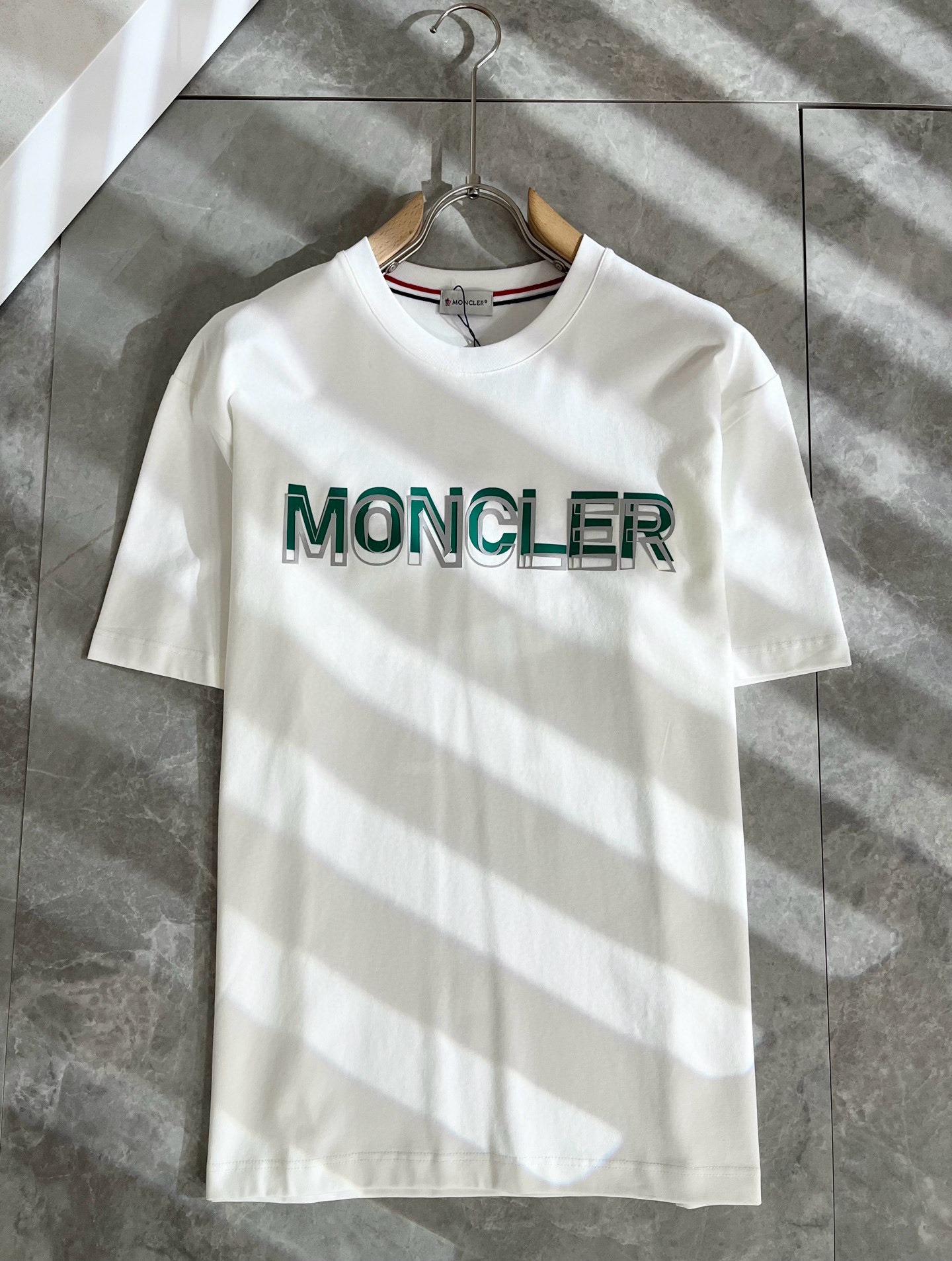 Moncler蒙家 2025春夏最新男女同款👫贸易订单短袖T恤，全品相！！网红款！采用logo图案压胶设
