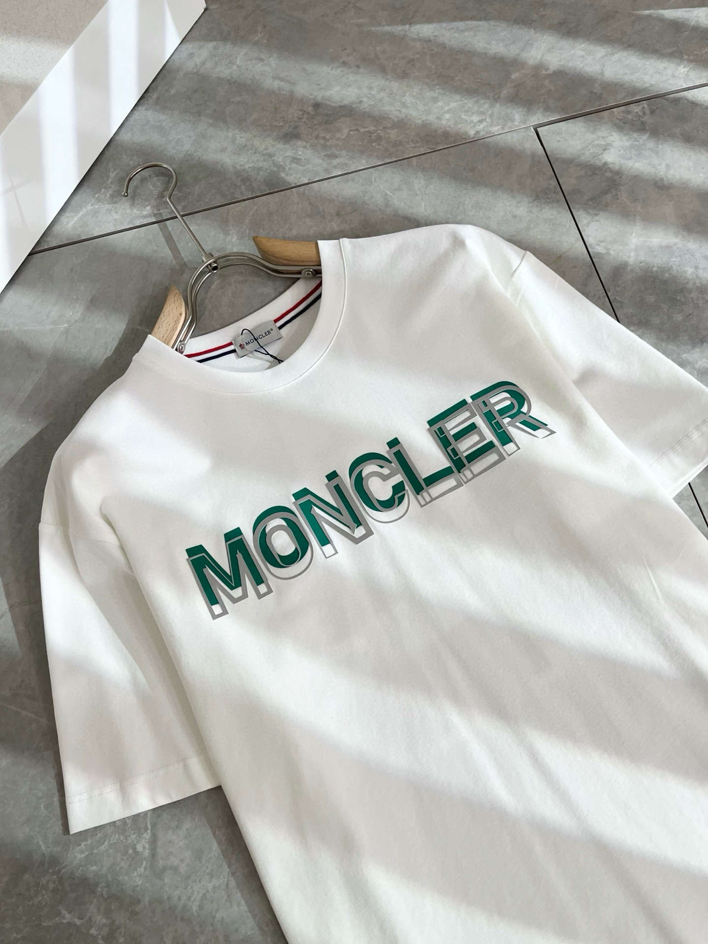 Moncler蒙家 2025春夏最新男女同款👫贸易订单短袖T恤，全品相！！网红款！采用logo图案压胶设