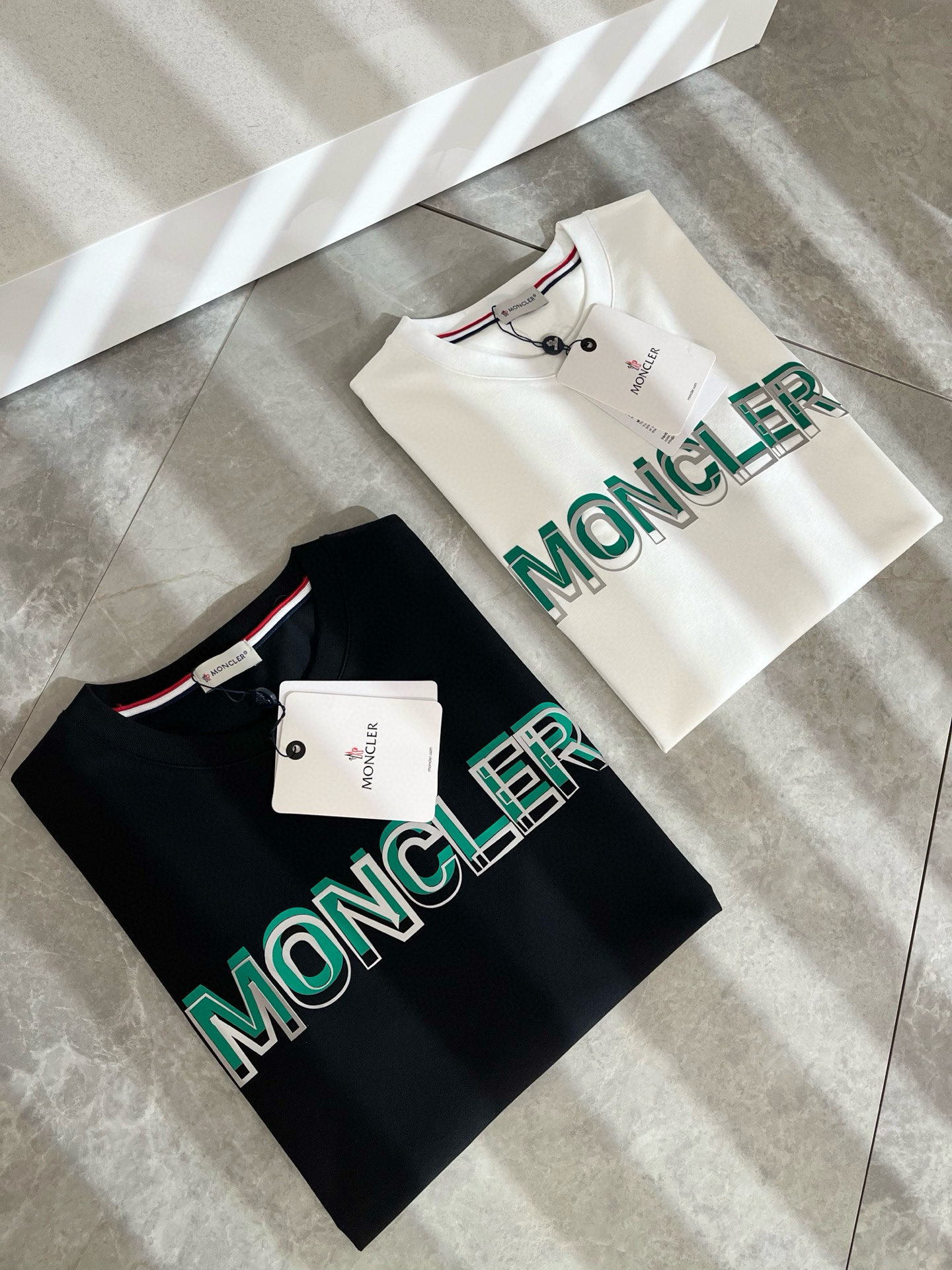 Moncler蒙家 2025春夏最新男女同款👫贸易订单短袖T恤，全品相！！网红款！采用logo图案压胶设