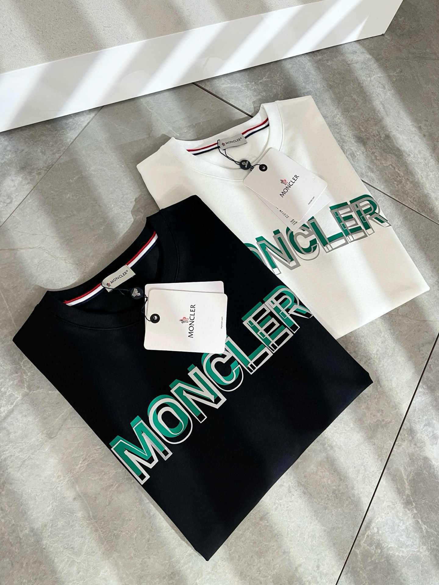 Moncler蒙家 2025春夏最新男女同款👫贸易订单短袖T恤，全品相！！网红款！采用logo图案压胶设