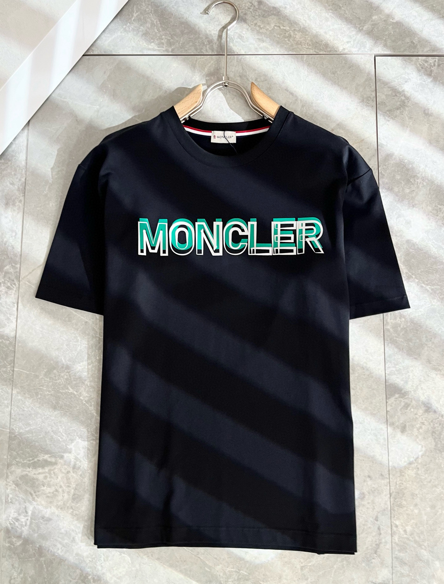 Moncler蒙家 2025春夏最新男女同款👫贸易订单短袖T恤，全品相！！网红款！采用logo图案压胶设