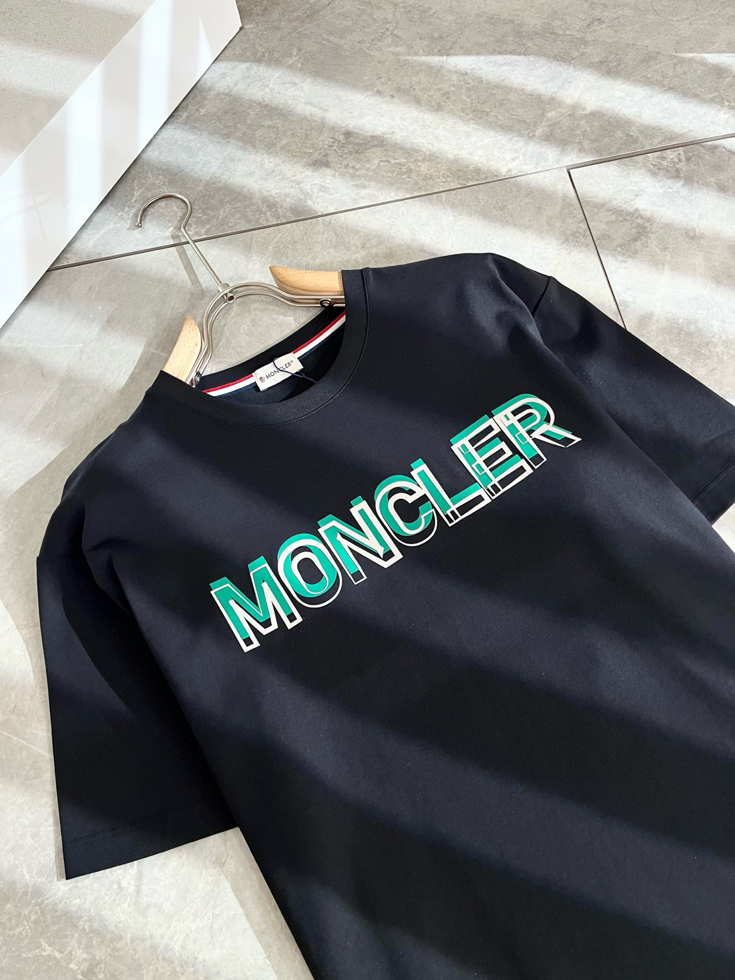 Moncler蒙家 2025春夏最新男女同款👫贸易订单短袖T恤，全品相！！网红款！采用logo图案压胶设