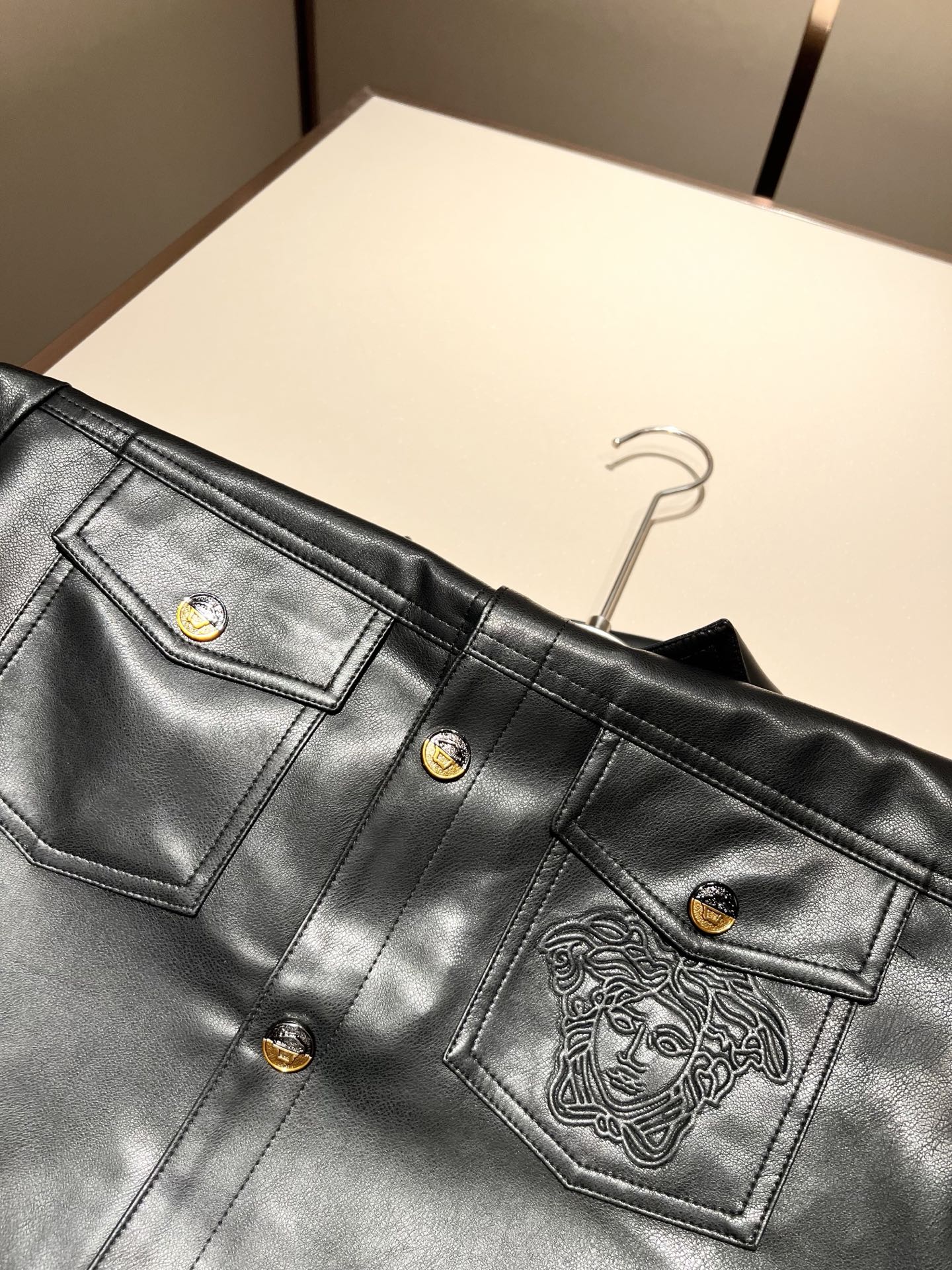 【VERS*CE/范*哲 2025秋冬新品夹克外套VERS*CE/范*哲 贸易公司渠道 产品 值的推荐夹