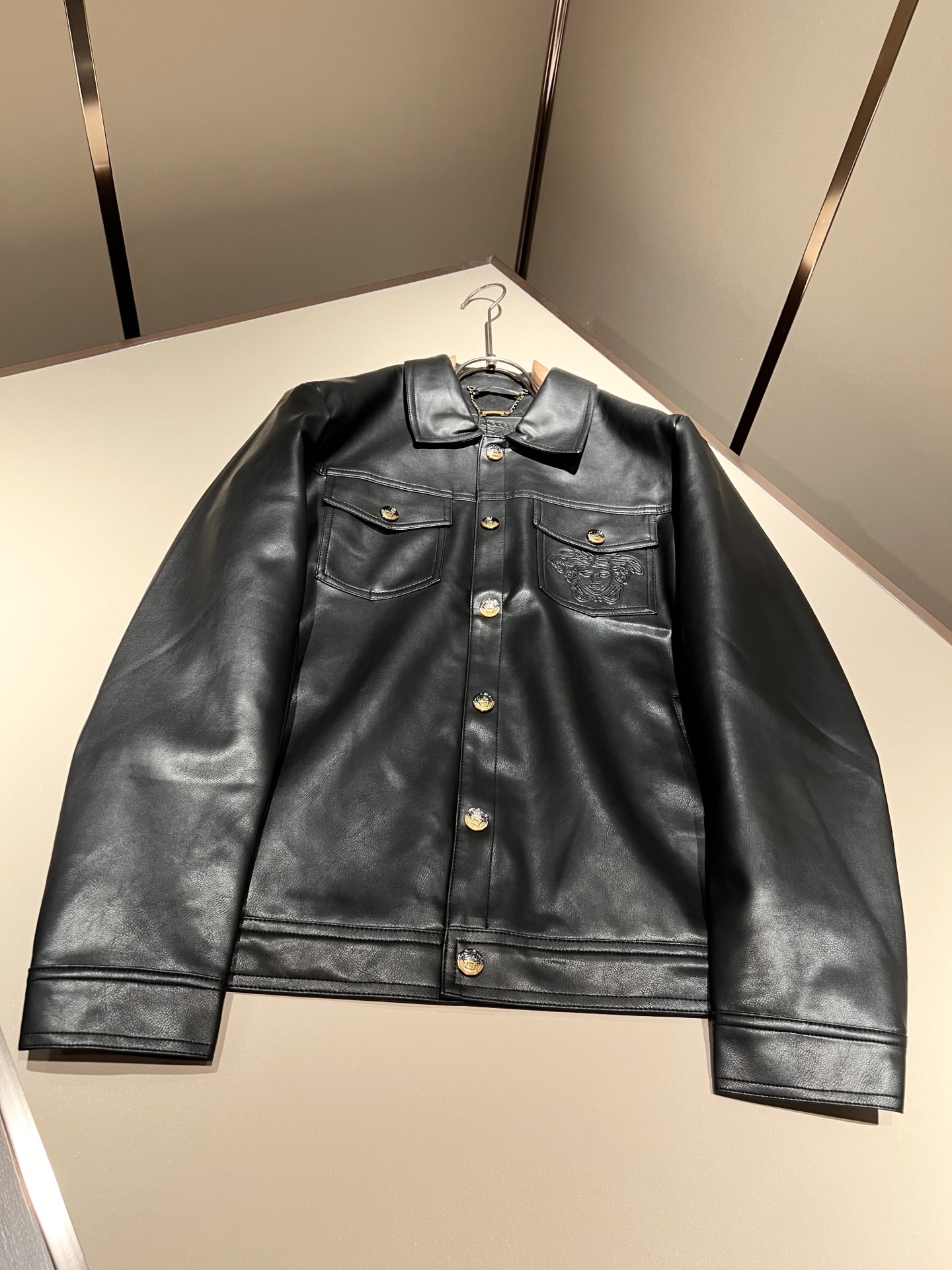 【VERS*CE/范*哲 2025秋冬新品夹克外套VERS*CE/范*哲 贸易公司渠道 产品 值的推荐夹