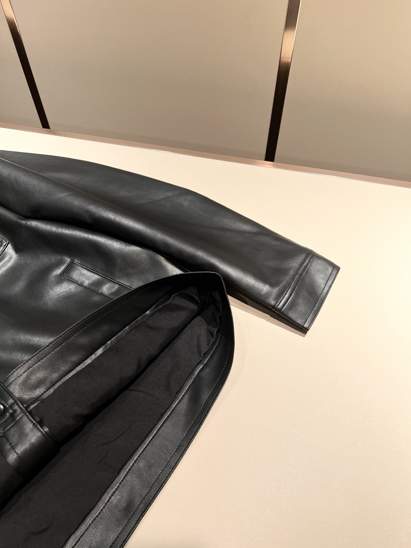 【VERS*CE/范*哲 2025秋冬新品夹克外套VERS*CE/范*哲 贸易公司渠道 产品 值的推荐夹