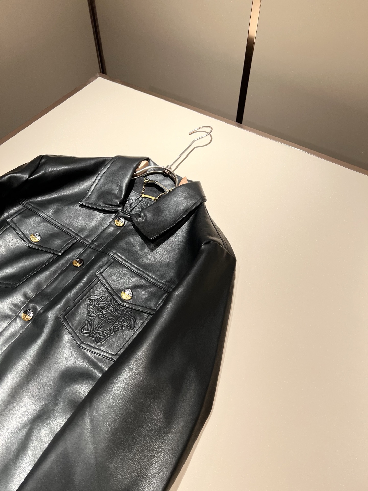 【VERS*CE/范*哲 2025秋冬新品夹克外套VERS*CE/范*哲 贸易公司渠道 产品 值的推荐夹