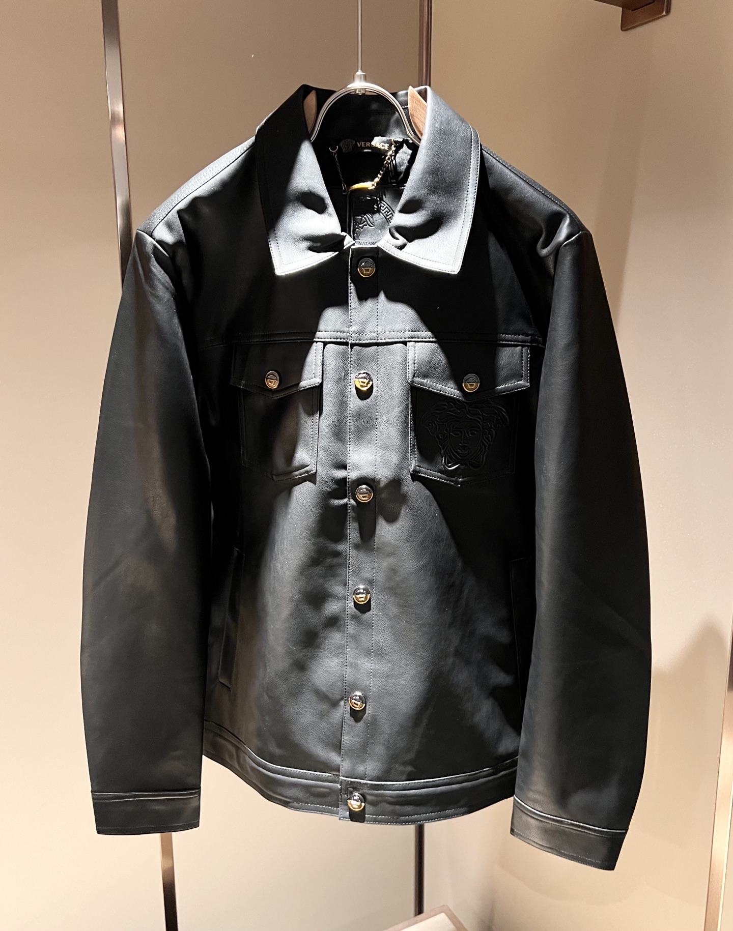 【VERS*CE/范*哲 2025秋冬新品夹克外套VERS*CE/范*哲 贸易公司渠道 产品 值的推荐夹