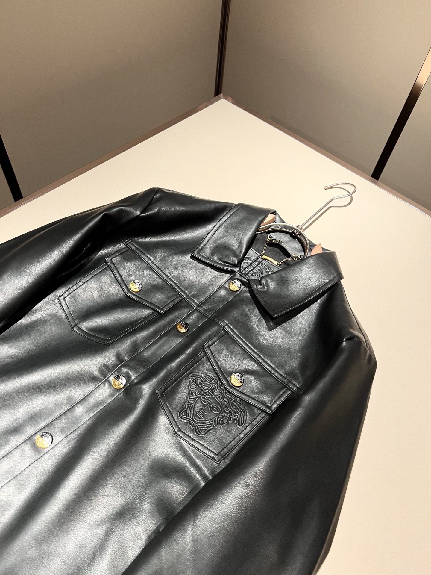 【VERS*CE/范*哲 2025秋冬新品夹克外套VERS*CE/范*哲 贸易公司渠道 产品 值的推荐夹