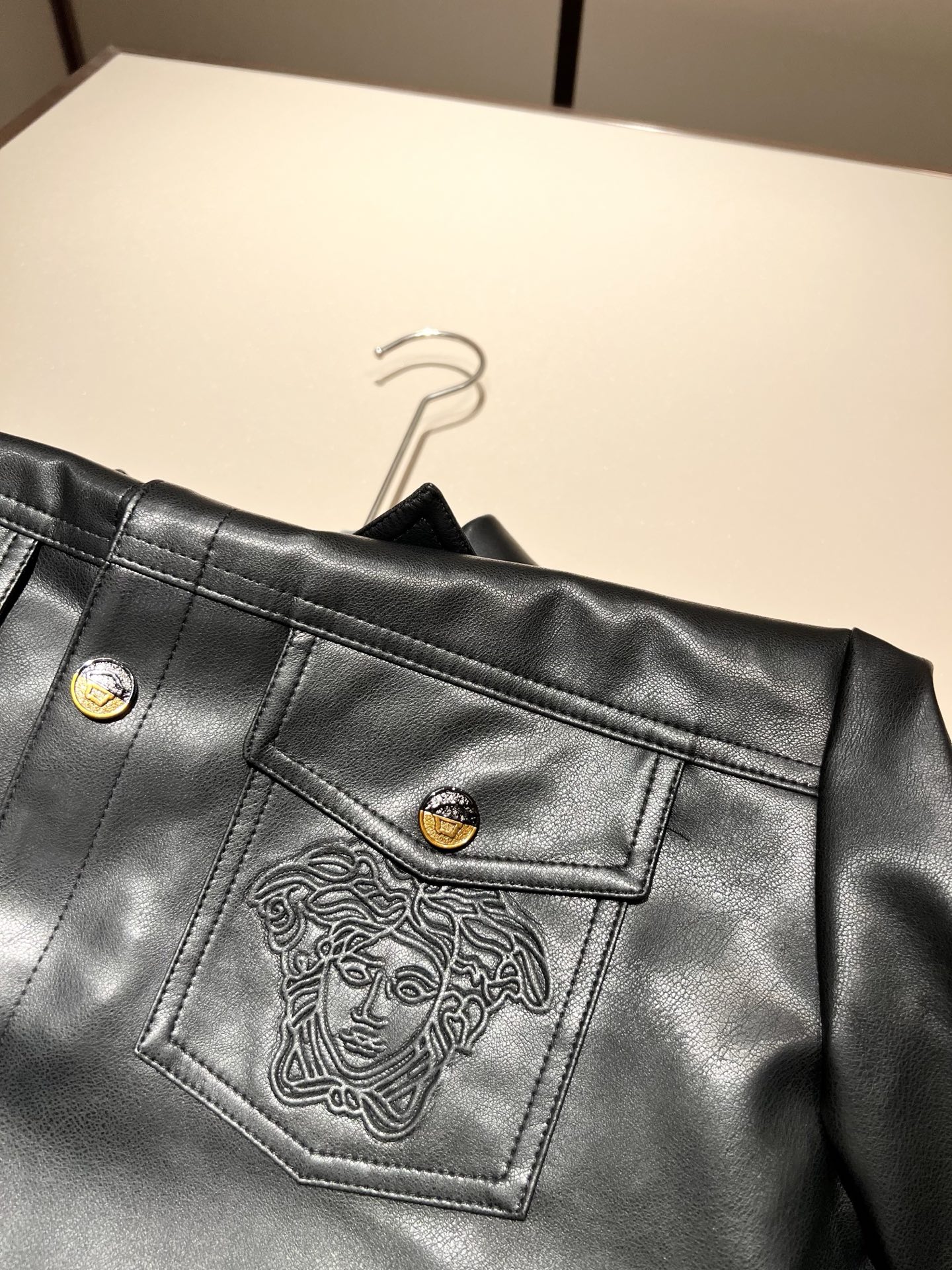 【VERS*CE/范*哲 2025秋冬新品夹克外套VERS*CE/范*哲 贸易公司渠道 产品 值的推荐夹