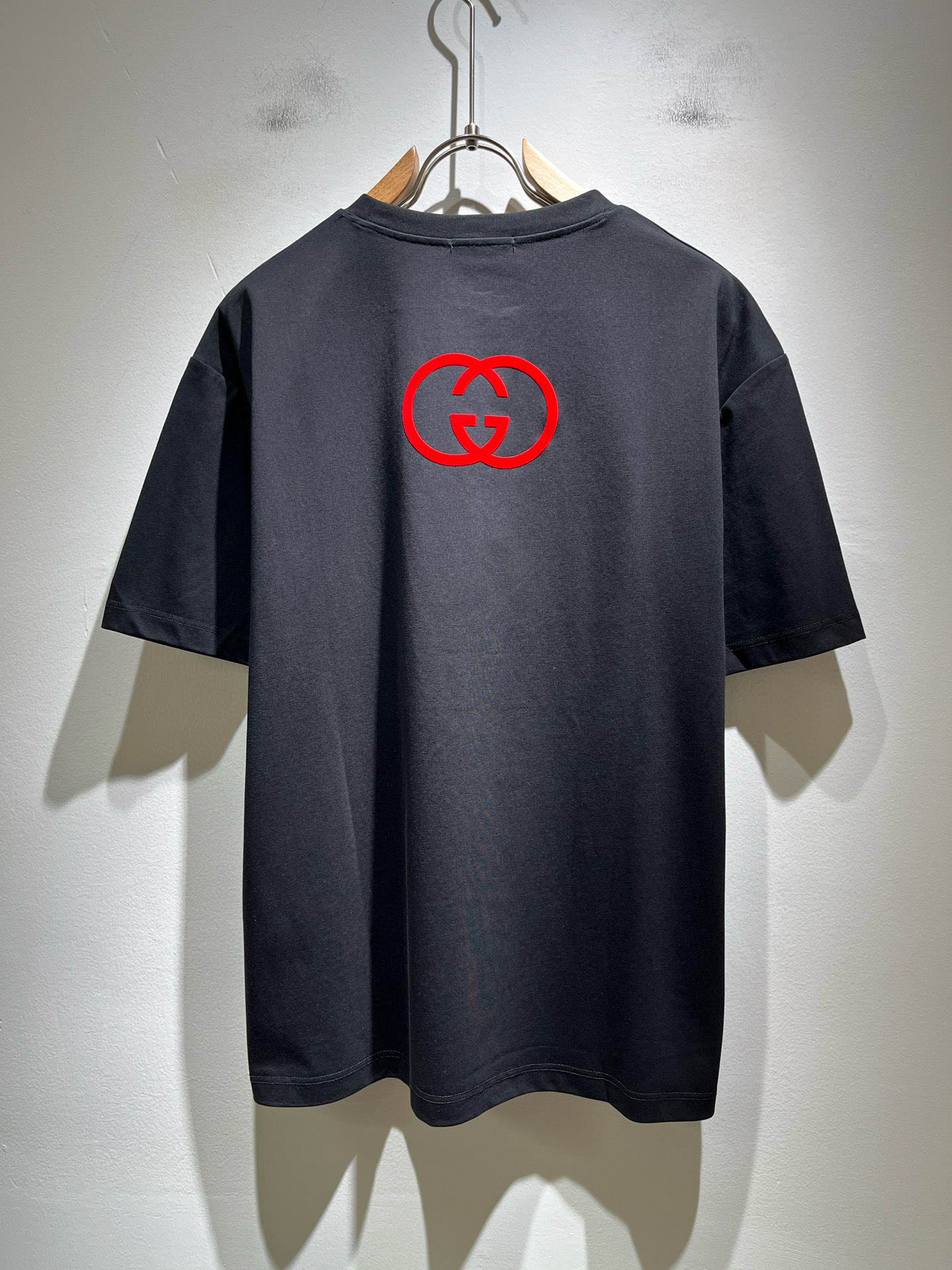 Gucc*古家 2025春夏新款男女同情侣款👫休闲宽松棉质圆领短袖T恤衫！贸易公司渠道稀出，同步官网发售
