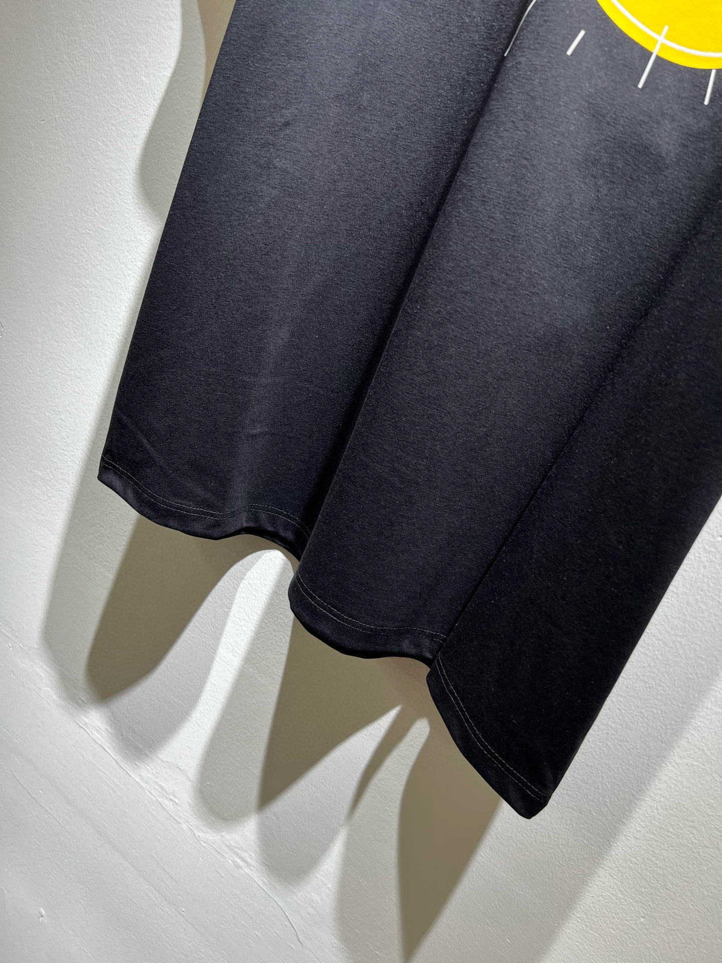 PRAD*A普*达2025春夏新款男女同款👫短袖T恤，最新款全网独家首上！！~既经典有时尚百搭，谁不爱啊