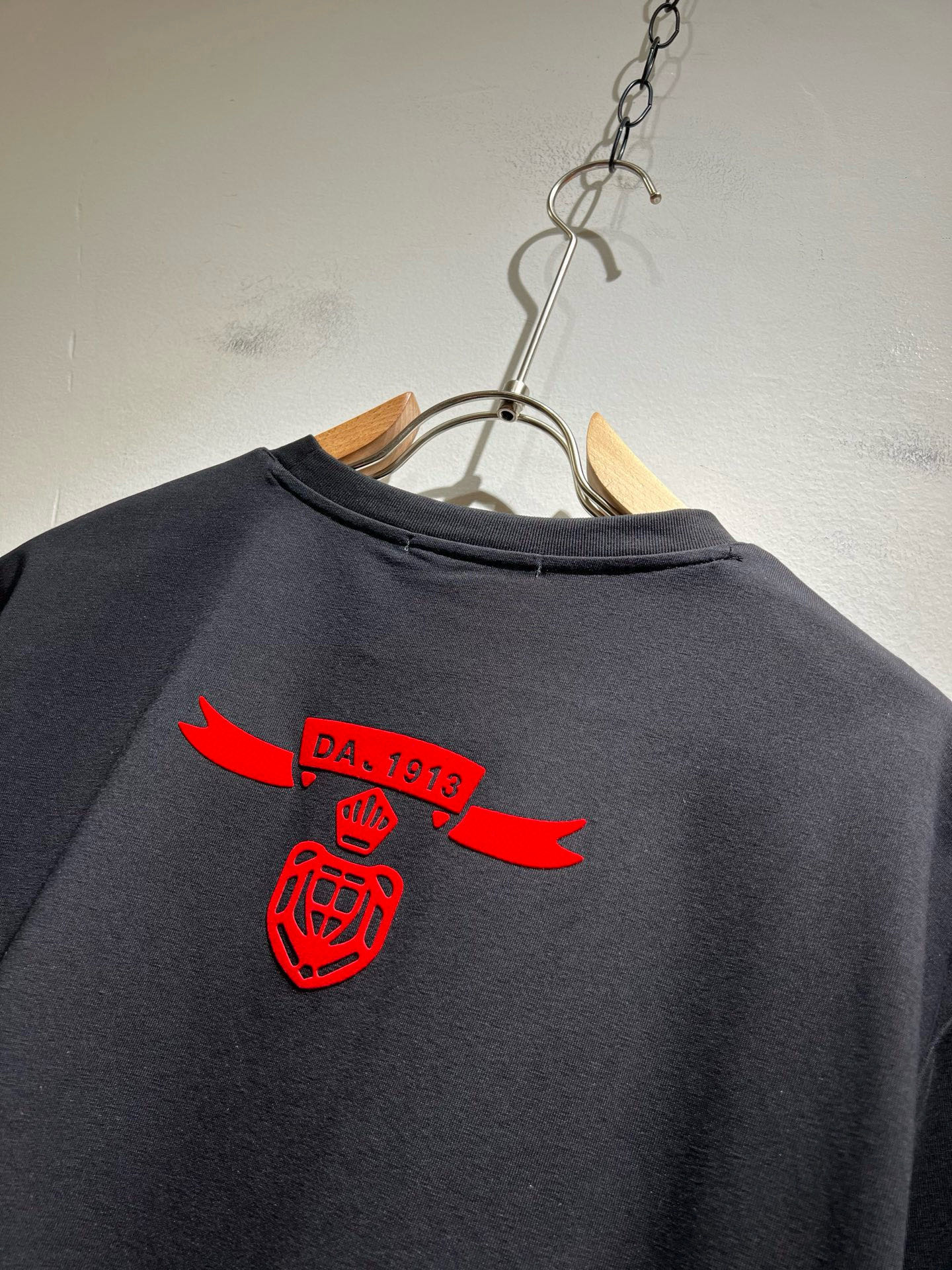 PRAD*A普*达2025春夏新款男女同款👫短袖T恤，最新款全网独家首上！！~既经典有时尚百搭，谁不爱啊