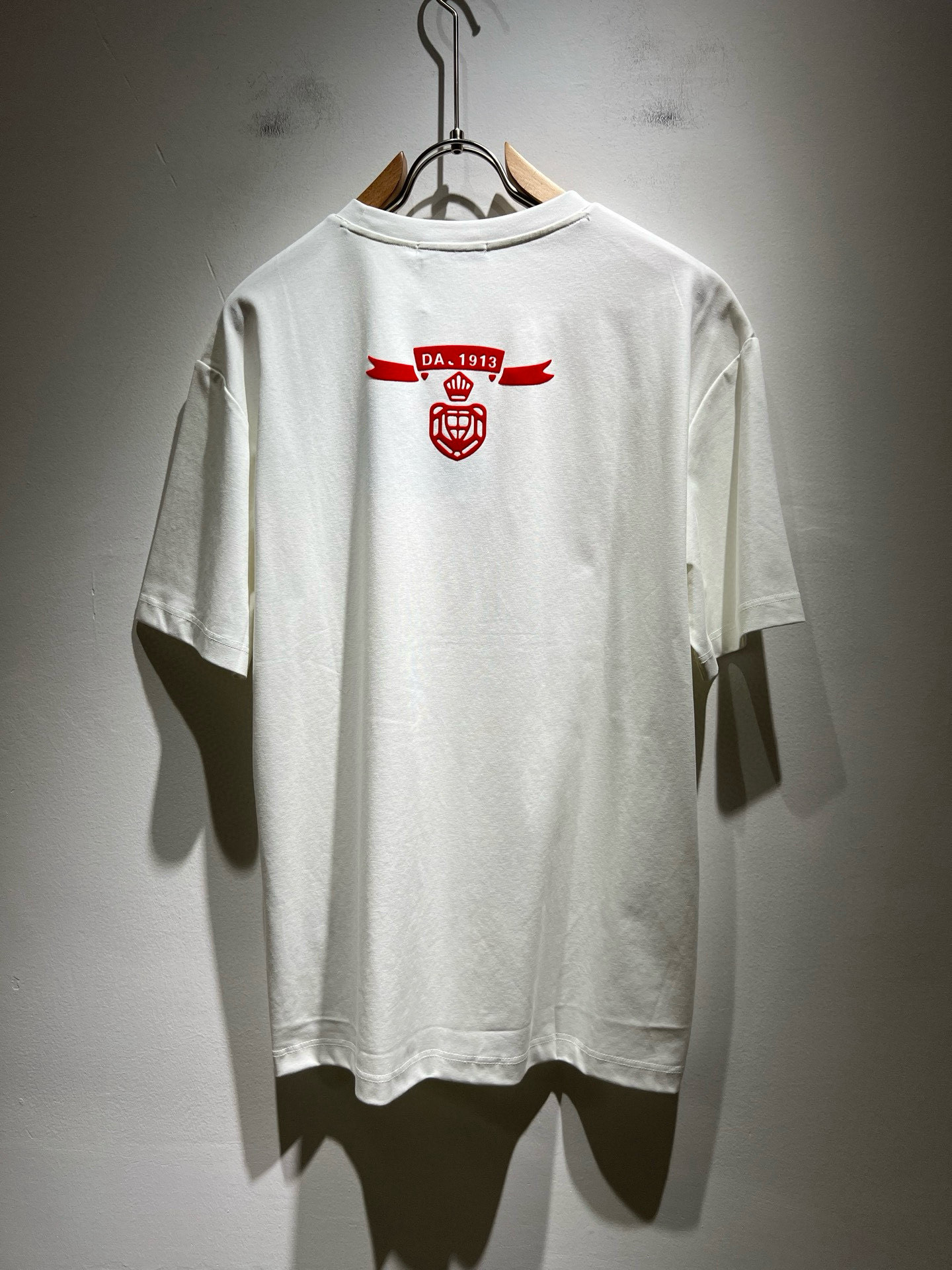 PRAD*A普*达2025春夏新款男女同款👫短袖T恤，最新款全网独家首上！！~既经典有时尚百搭，谁不爱啊