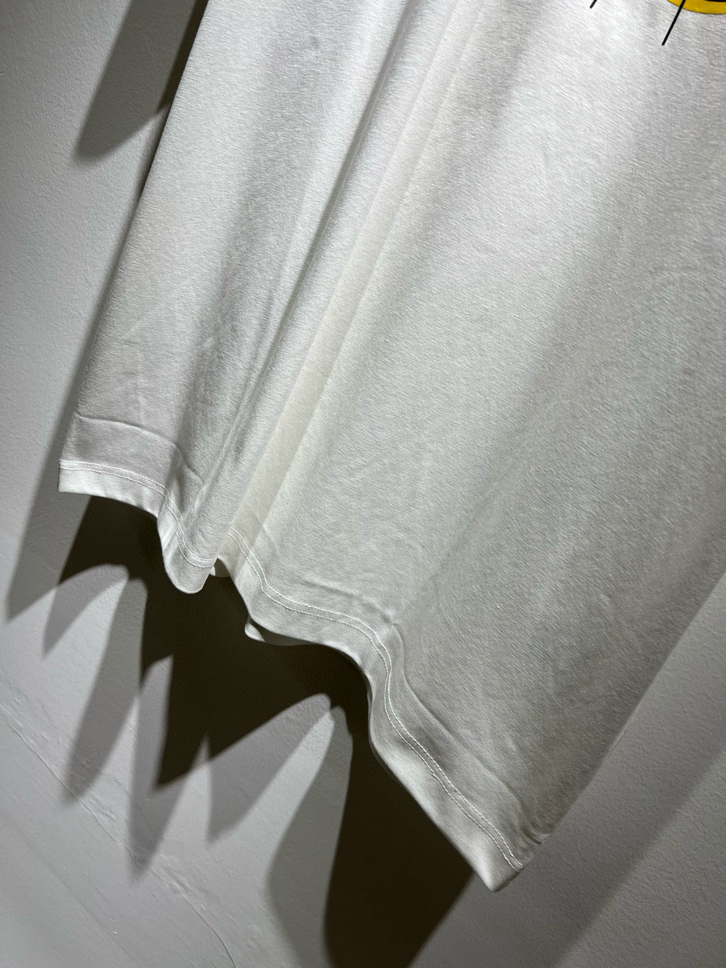 PRAD*A普*达2025春夏新款男女同款👫短袖T恤，最新款全网独家首上！！~既经典有时尚百搭，谁不爱啊