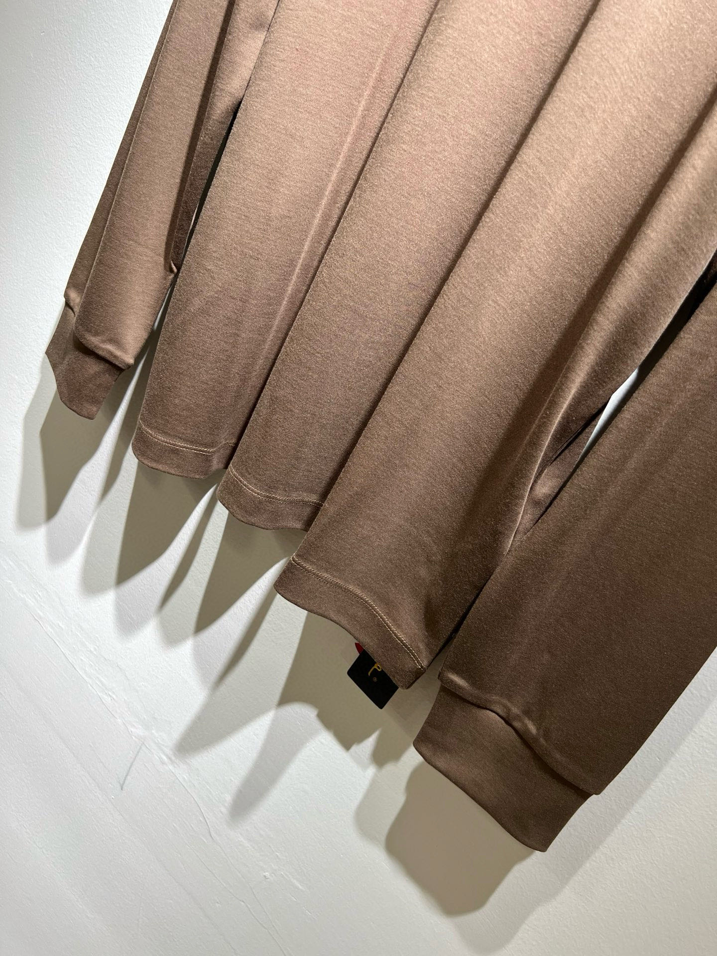 PRAD*A普*达2025秋冬新款男士长袖打底衫，最新款全网独家首上！！~既经典有时尚百搭，谁不爱啊，将