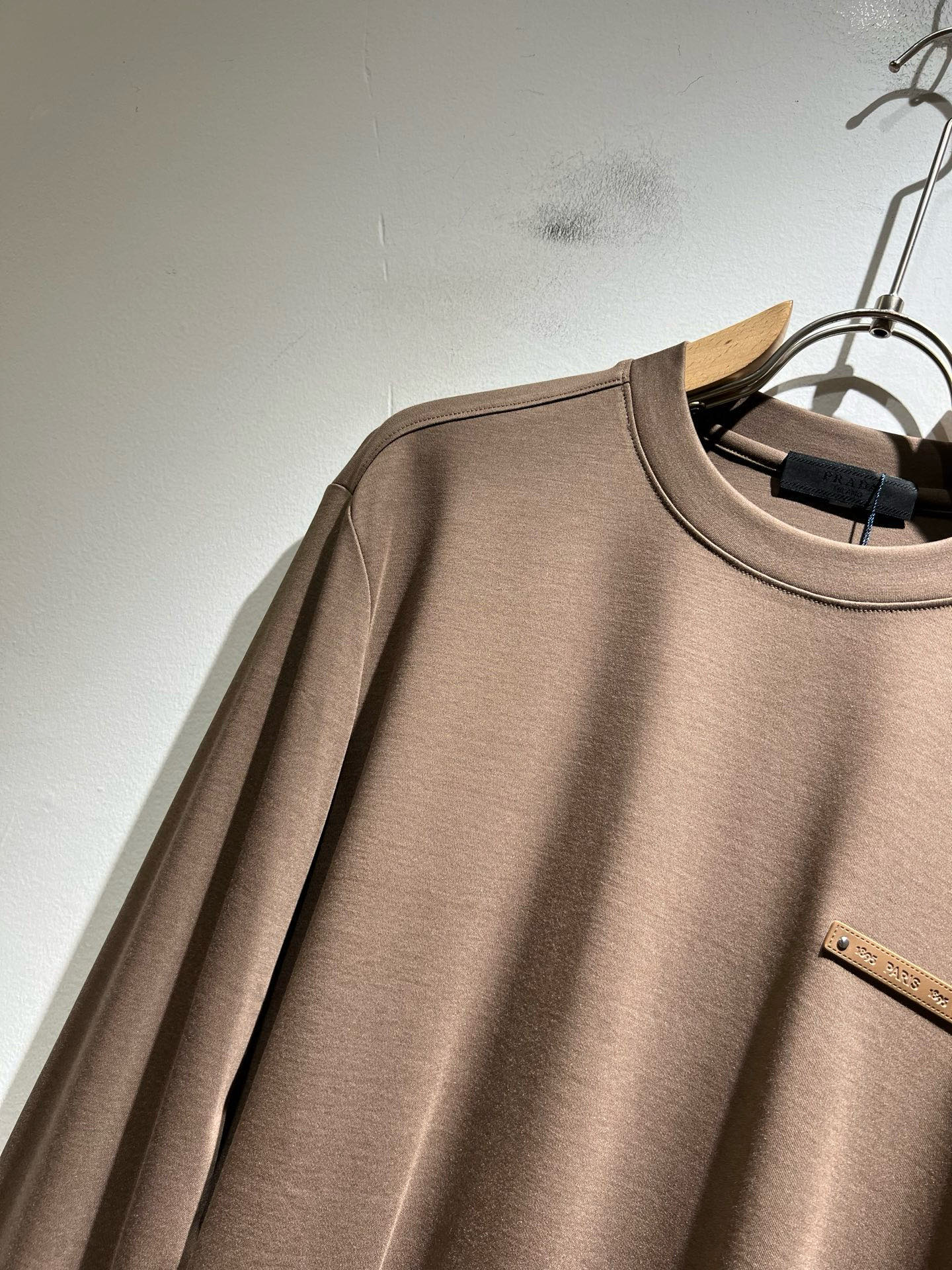 PRAD*A普*达2025秋冬新款男士长袖打底衫，最新款全网独家首上！！~既经典有时尚百搭，谁不爱啊，将