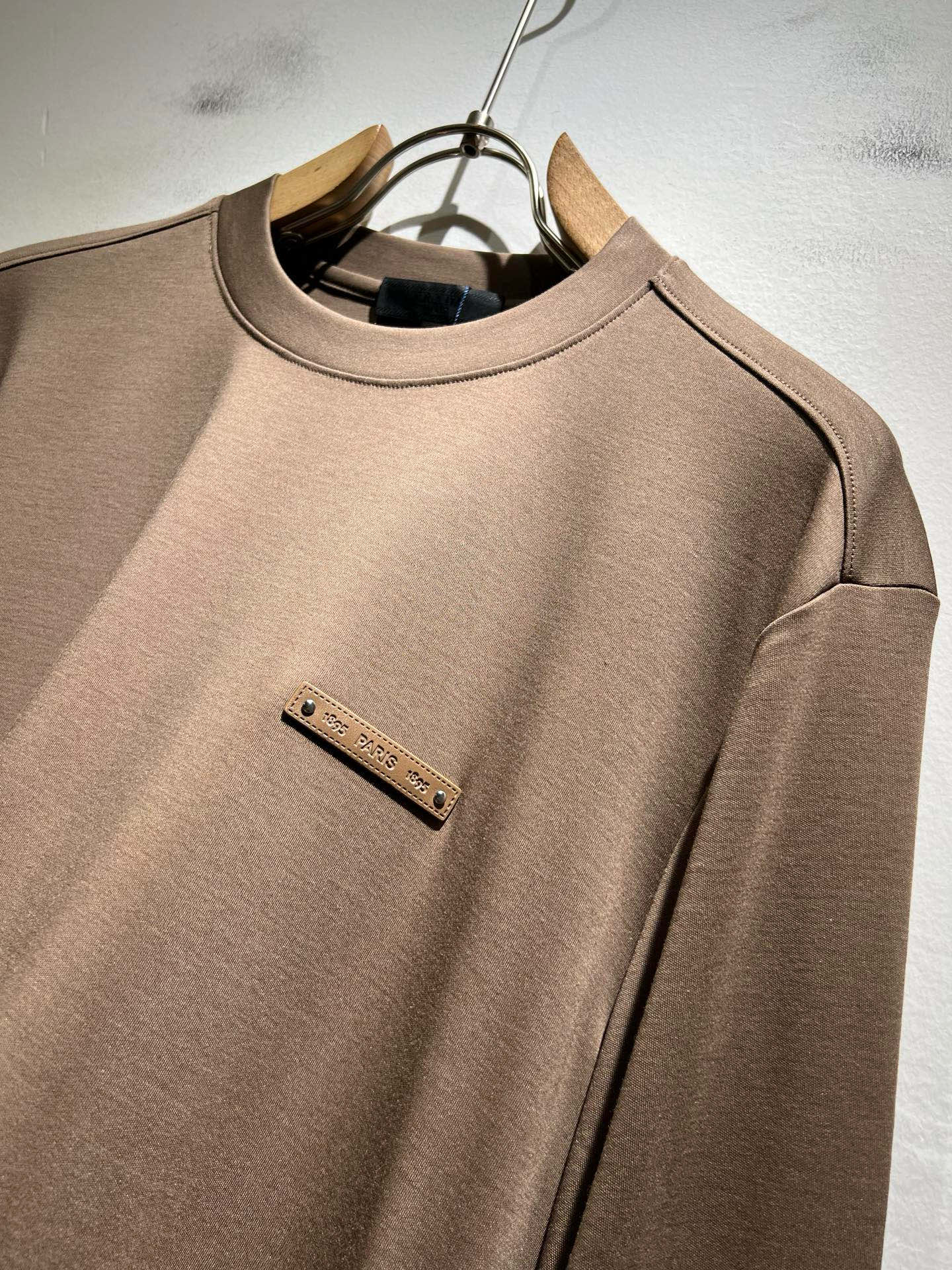 PRAD*A普*达2025秋冬新款男士长袖打底衫，最新款全网独家首上！！~既经典有时尚百搭，谁不爱啊，将