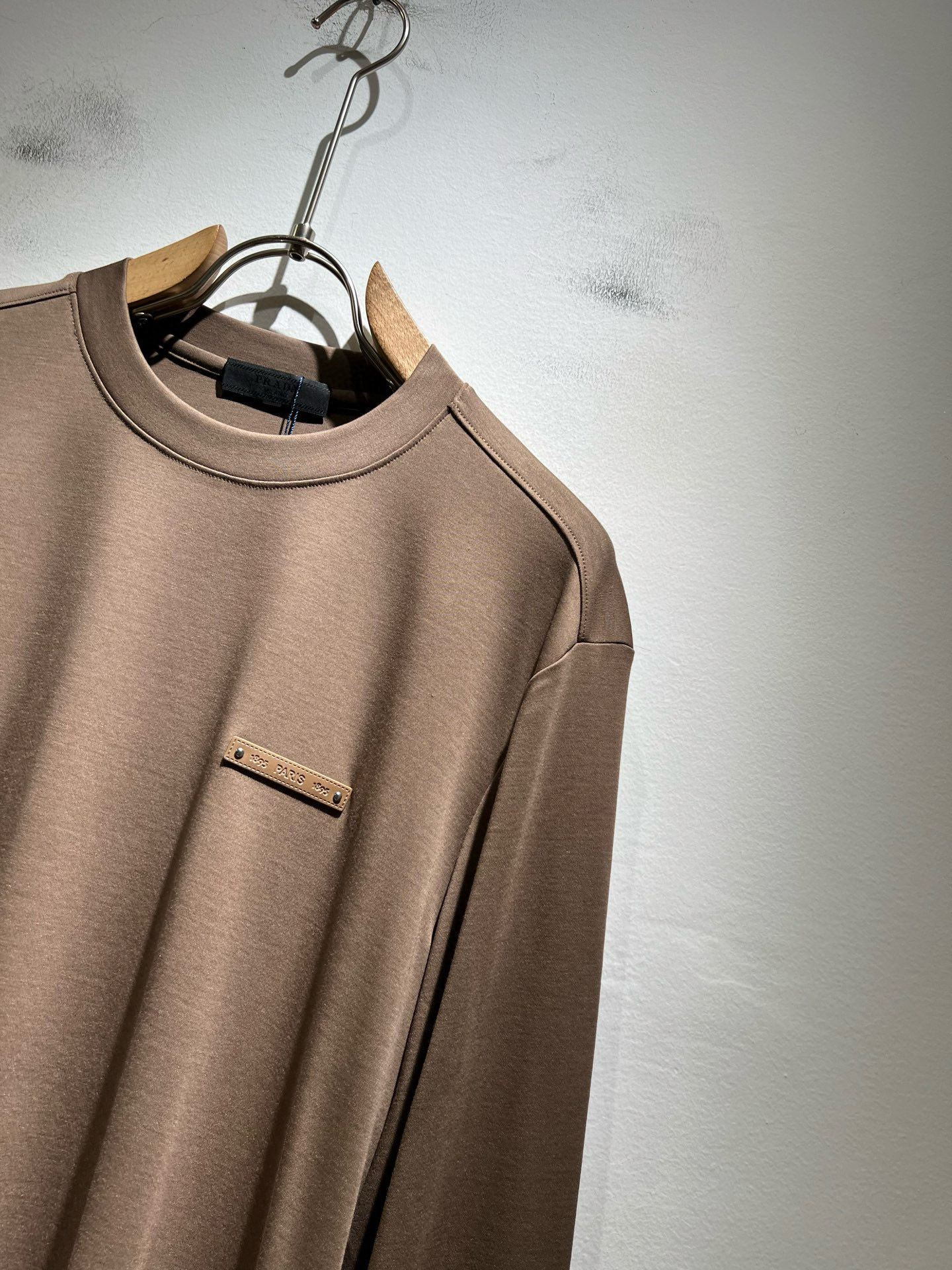 PRAD*A普*达2025秋冬新款男士长袖打底衫，最新款全网独家首上！！~既经典有时尚百搭，谁不爱啊，将