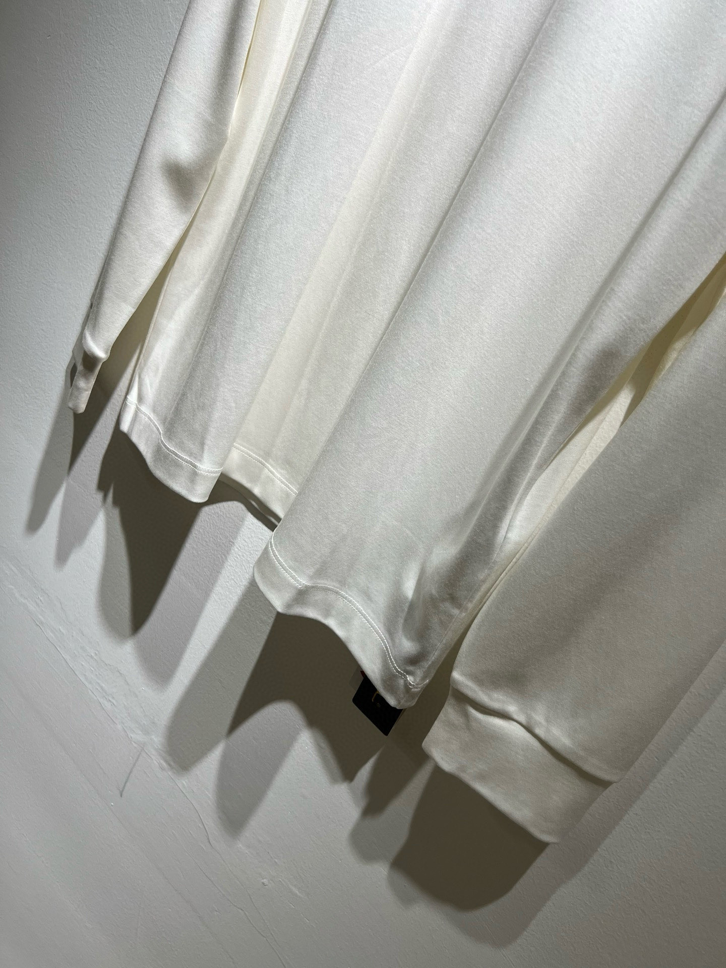 PRAD*A普*达2025秋冬新款男士长袖打底衫，最新款全网独家首上！！~既经典有时尚百搭，谁不爱啊，将