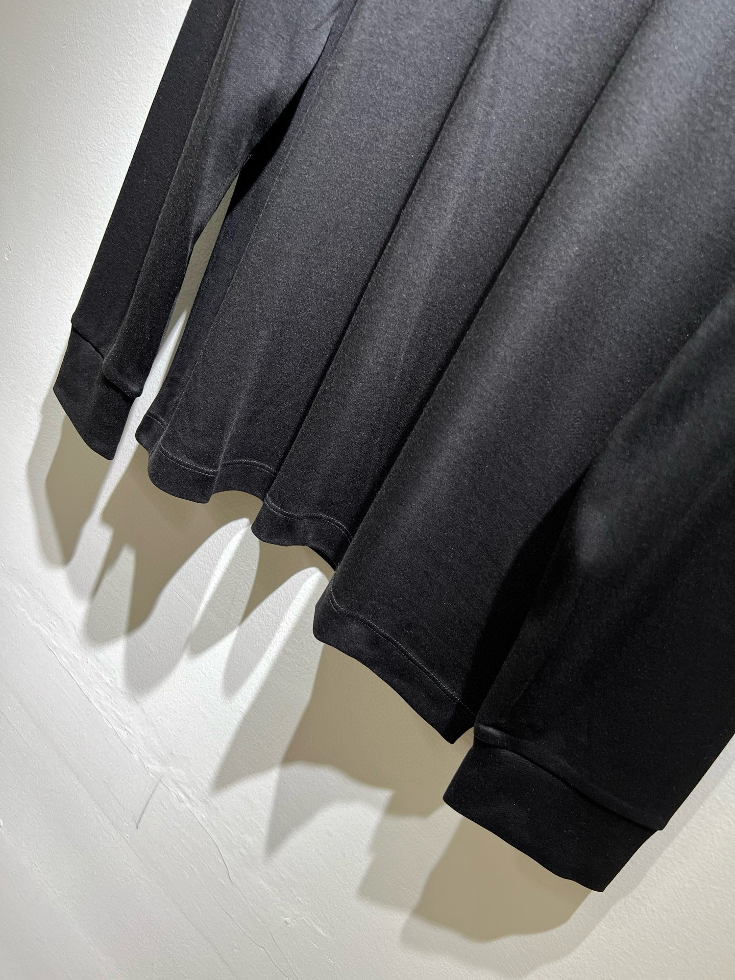 PRAD*A普*达2025秋冬新款男士长袖打底衫，最新款全网独家首上！！~既经典有时尚百搭，谁不爱啊，将