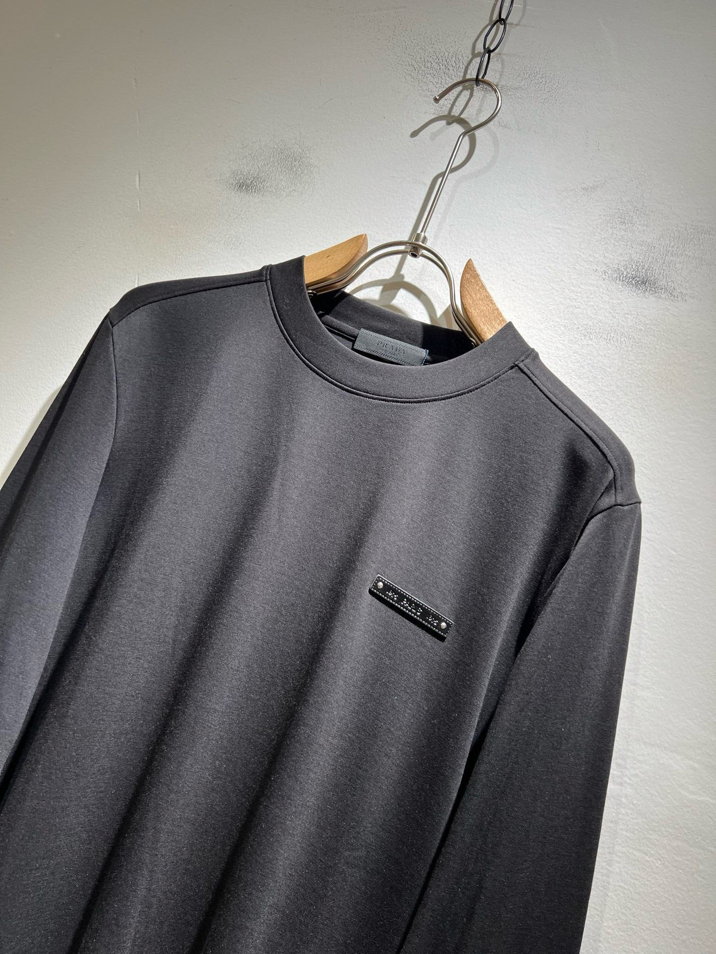 PRAD*A普*达2025秋冬新款男士长袖打底衫，最新款全网独家首上！！~既经典有时尚百搭，谁不爱啊，将