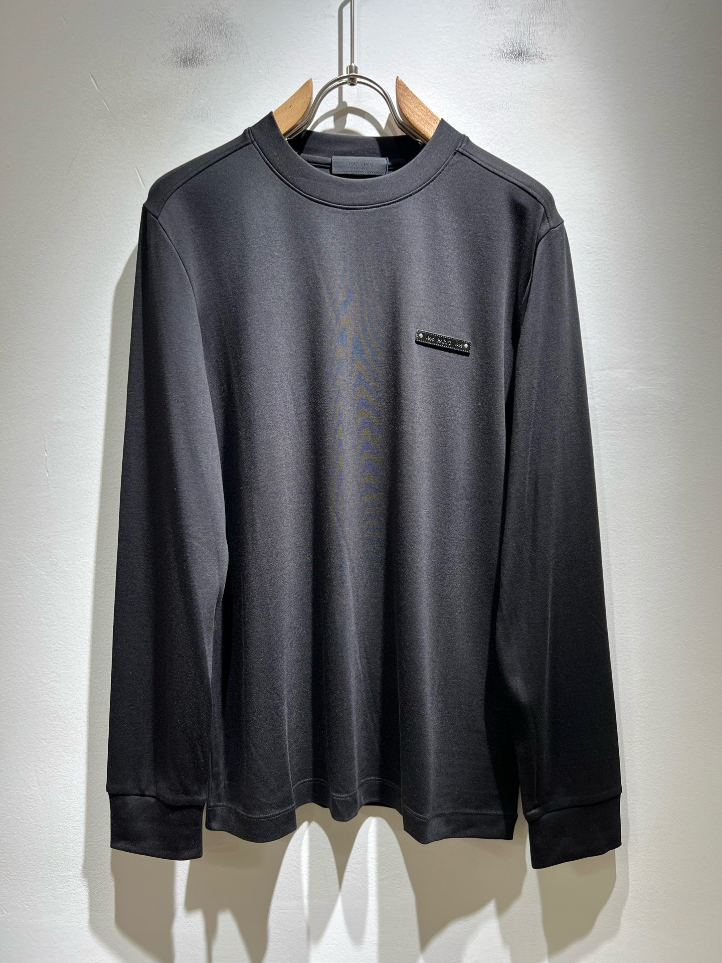 PRAD*A普*达2025秋冬新款男士长袖打底衫，最新款全网独家首上！！~既经典有时尚百搭，谁不爱啊，将