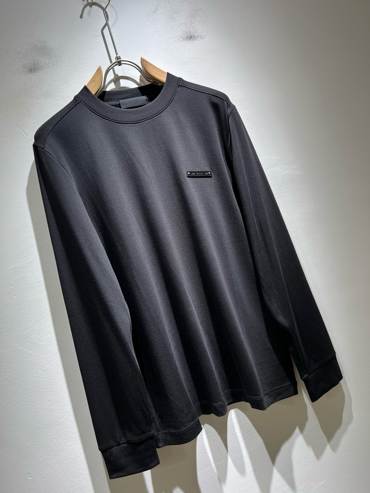 PRAD*A普*达2025秋冬新款男士长袖打底衫，最新款全网独家首上！！~既经典有时尚百搭，谁不爱啊，将