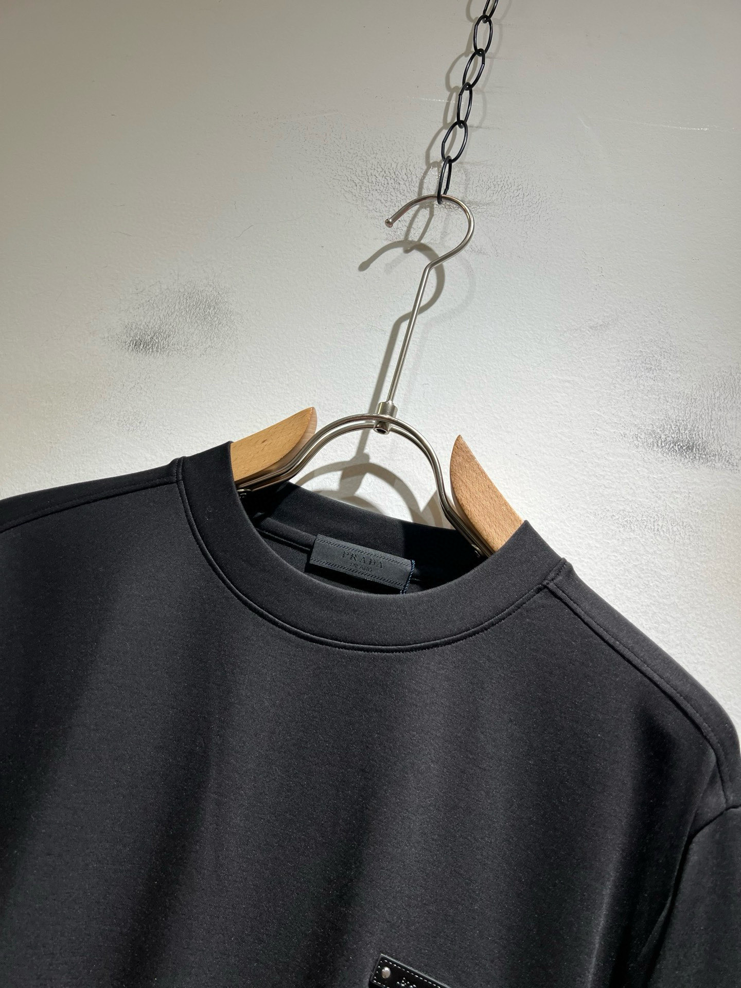 PRAD*A普*达2025秋冬新款男士长袖打底衫，最新款全网独家首上！！~既经典有时尚百搭，谁不爱啊，将