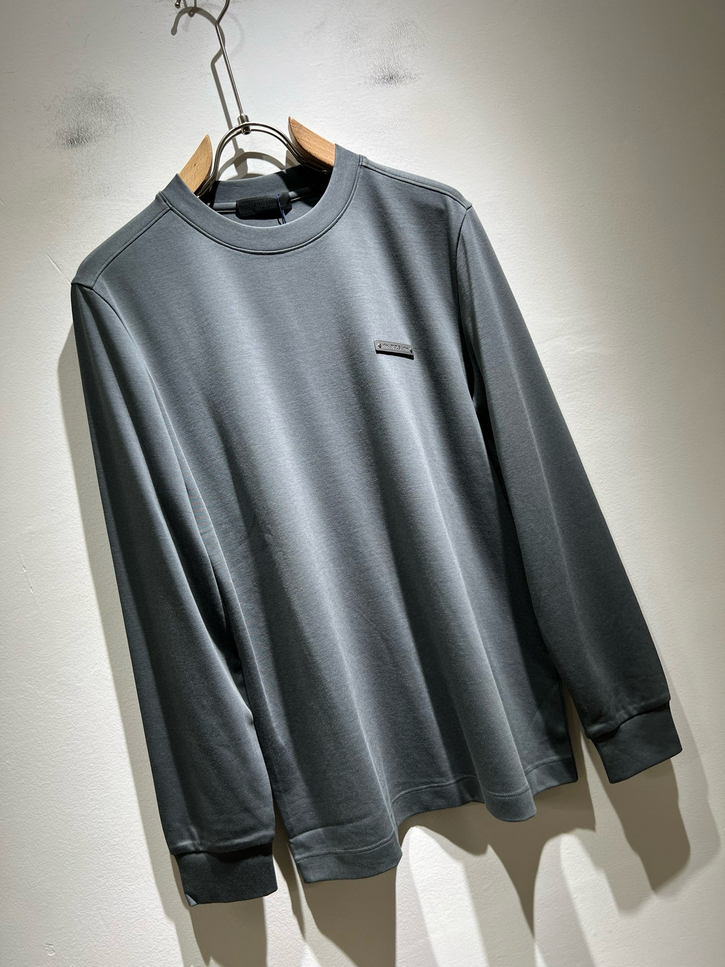 PRAD*A普*达2025秋冬新款男士长袖打底衫，最新款全网独家首上！！~既经典有时尚百搭，谁不爱啊，将