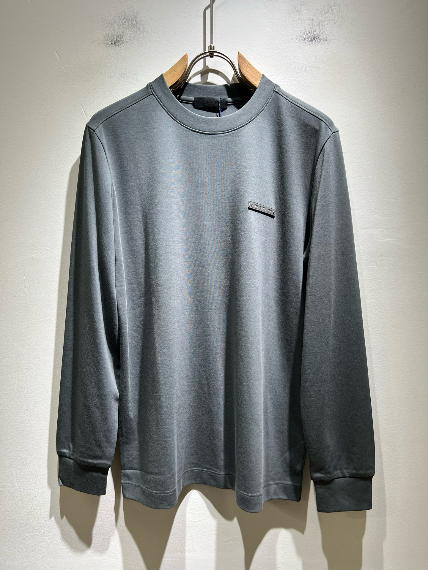 PRAD*A普*达2025秋冬新款男士长袖打底衫，最新款全网独家首上！！~既经典有时尚百搭，谁不爱啊，将